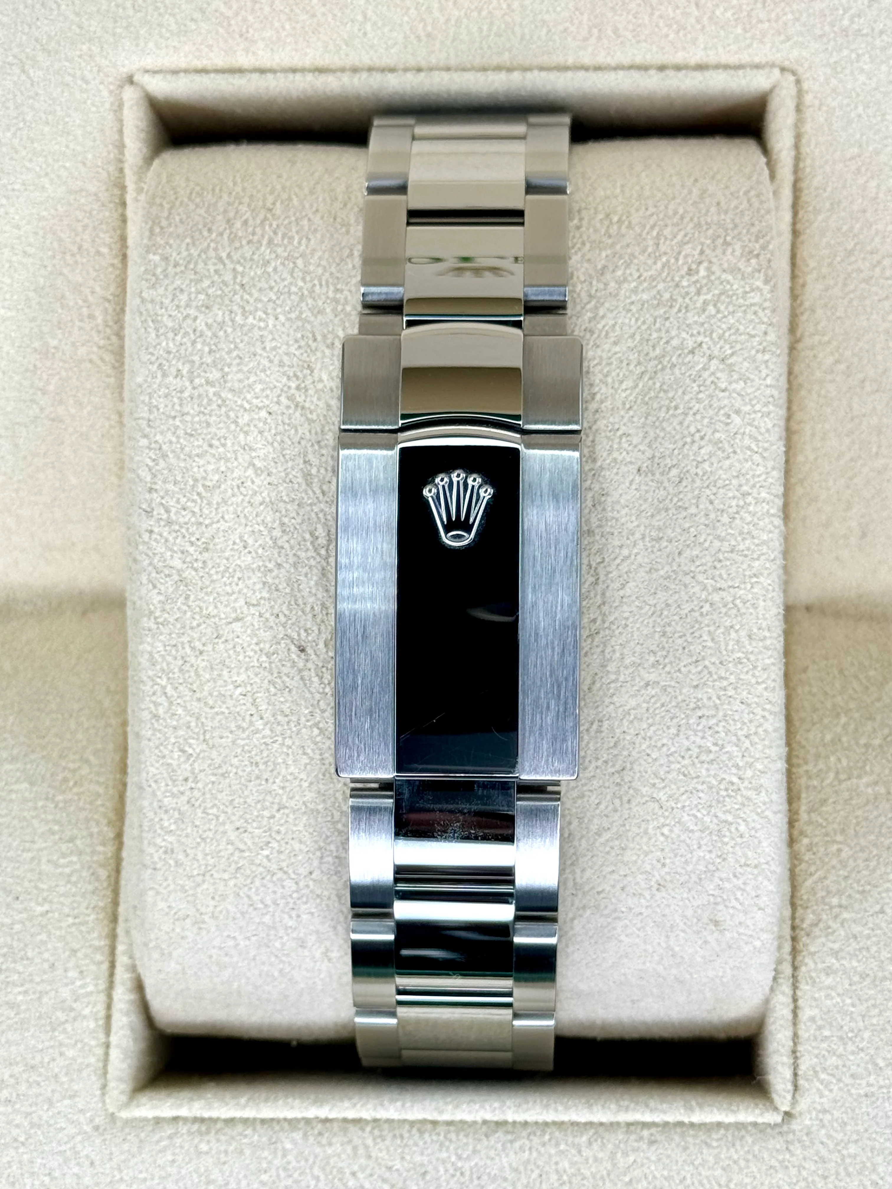 2023 Rolex Datejust 41mm 126300 Oyster Wimbledon Dial - Image 2