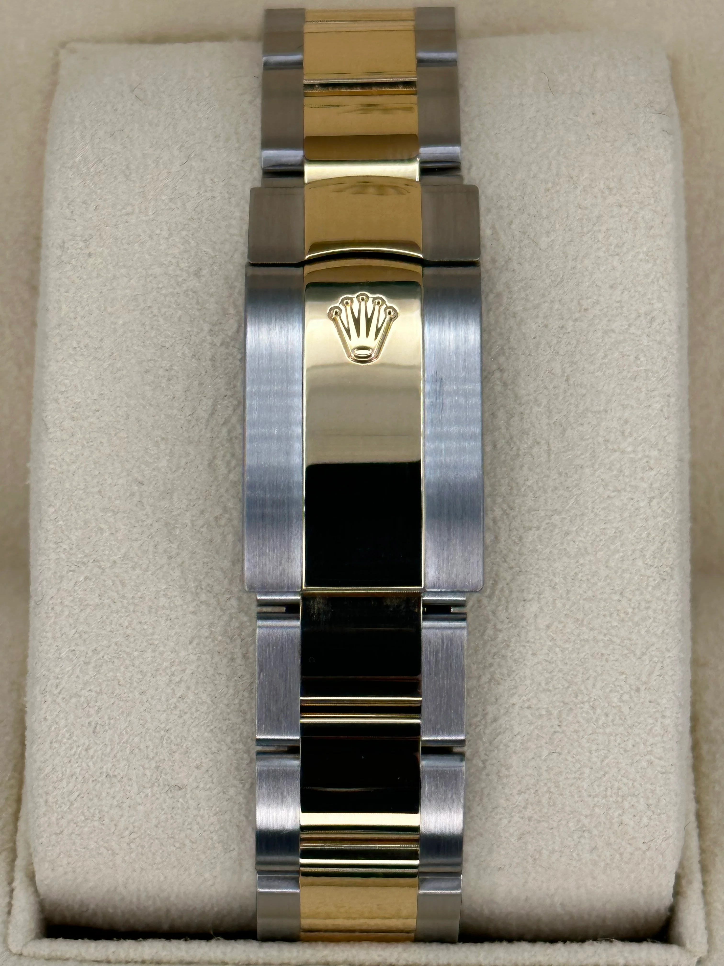 2023 Rolex Datejust 41mm 126333 Two-Tone Oyster Black Diamond Dial - Image 2