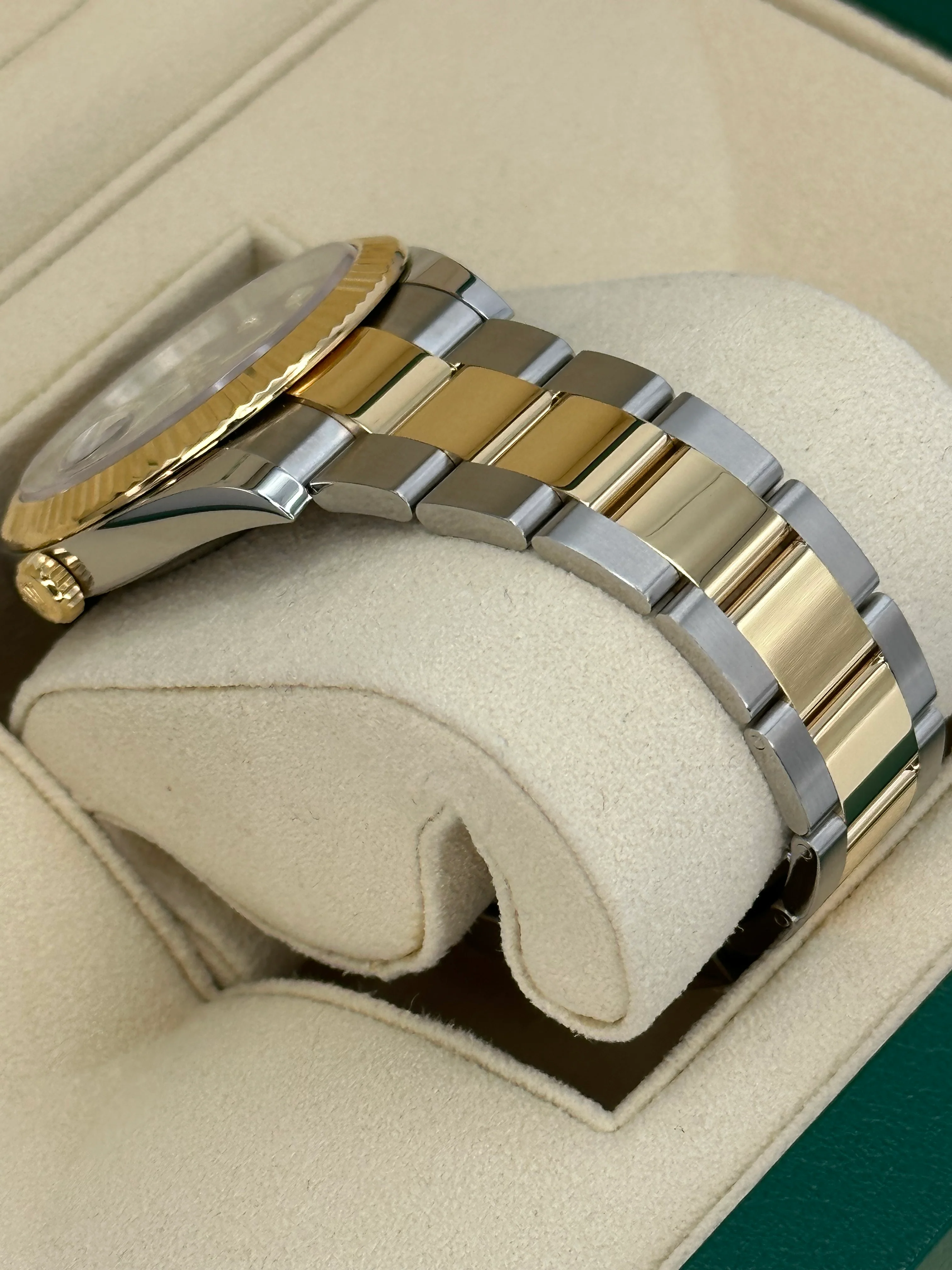 2023 Rolex Datejust 41mm 126333 Two-Tone Oyster Black Diamond Dial - Image 8