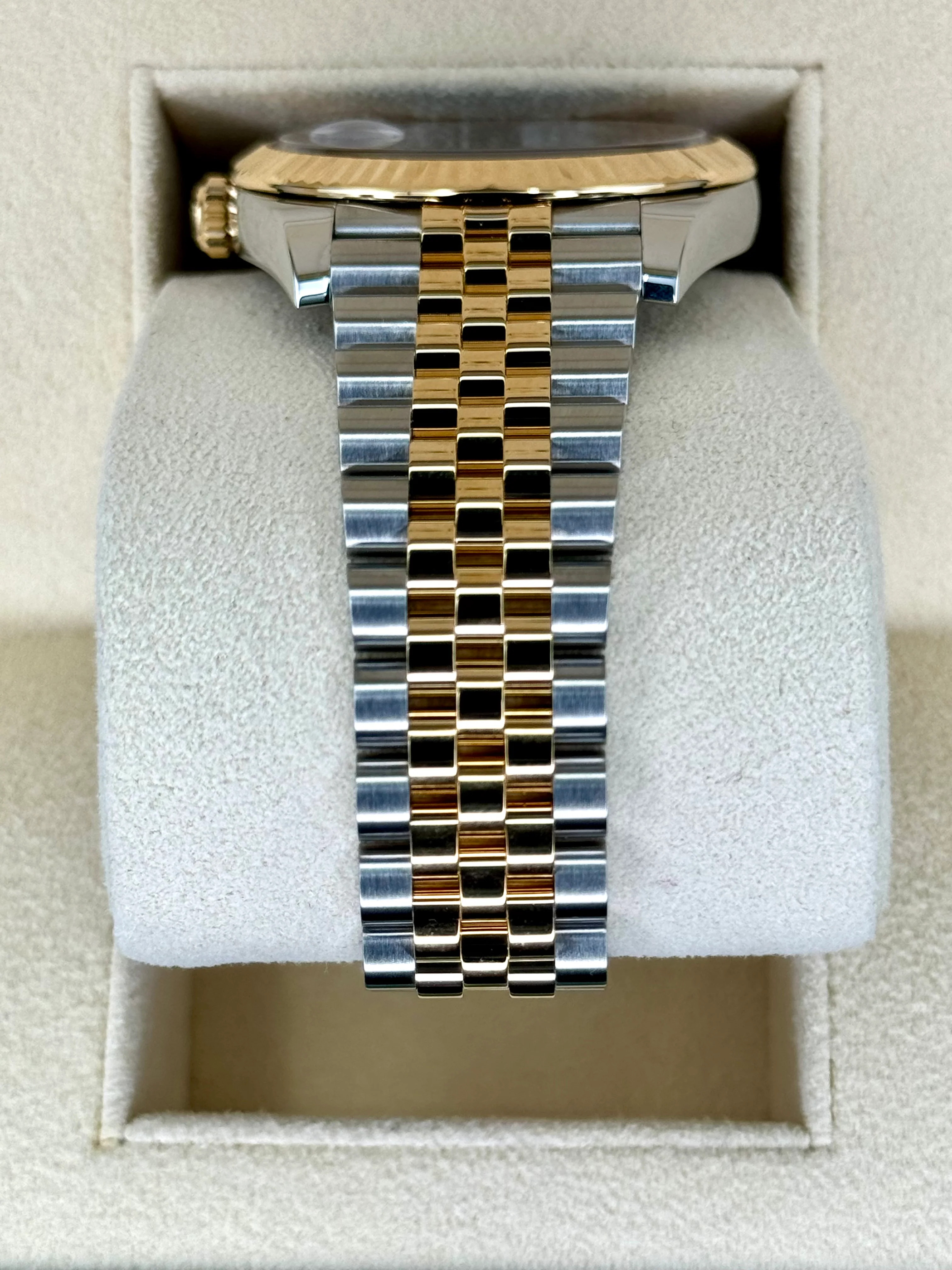 2023 Rolex Datejust 41mm 126333 Two-Tone Jubilee Black Diamond Dial - Image 4