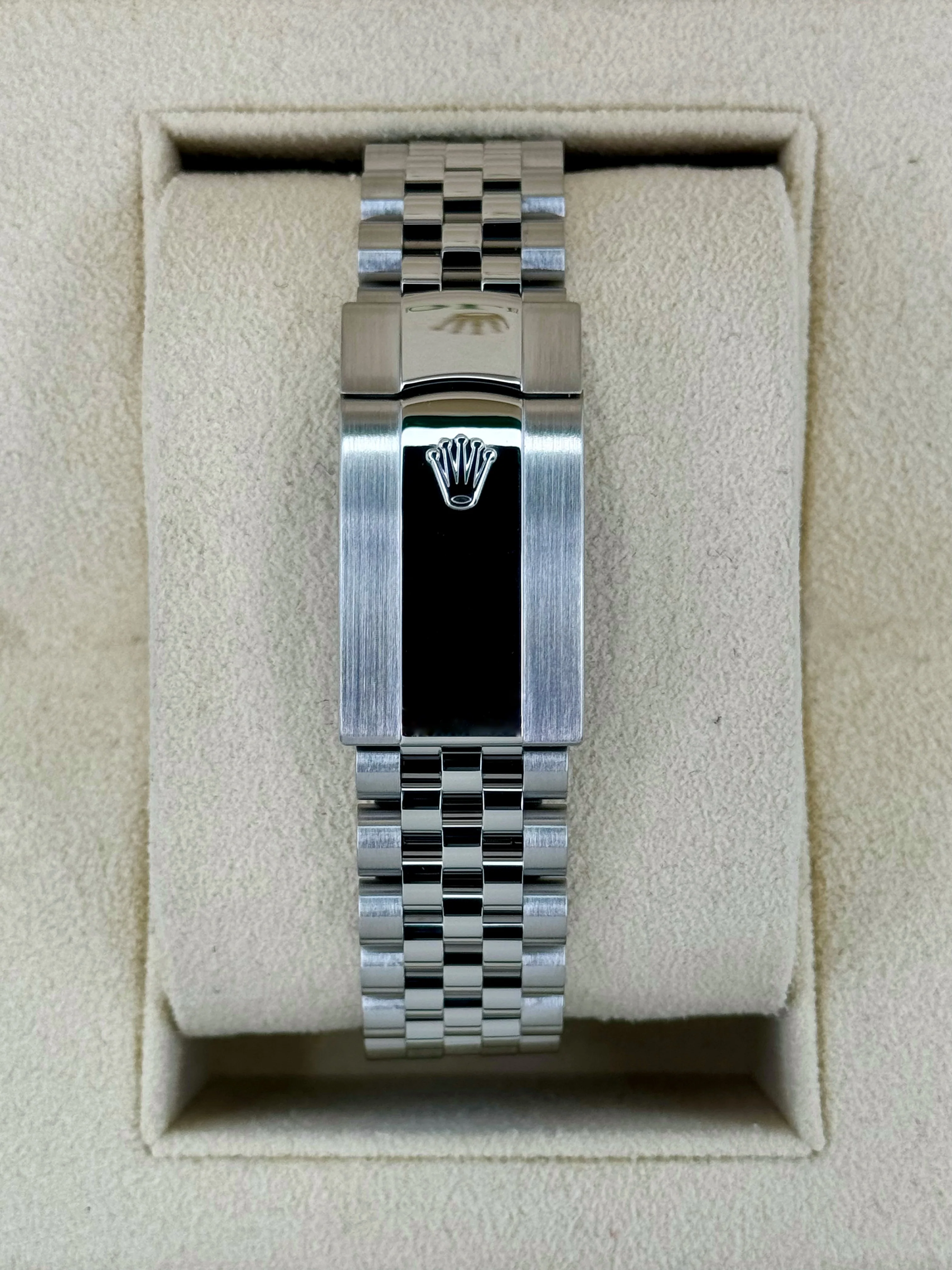 2023 Rolex Datejust 41mm 126334 Jubilee Blue Roman Numeral Dial - Image 2