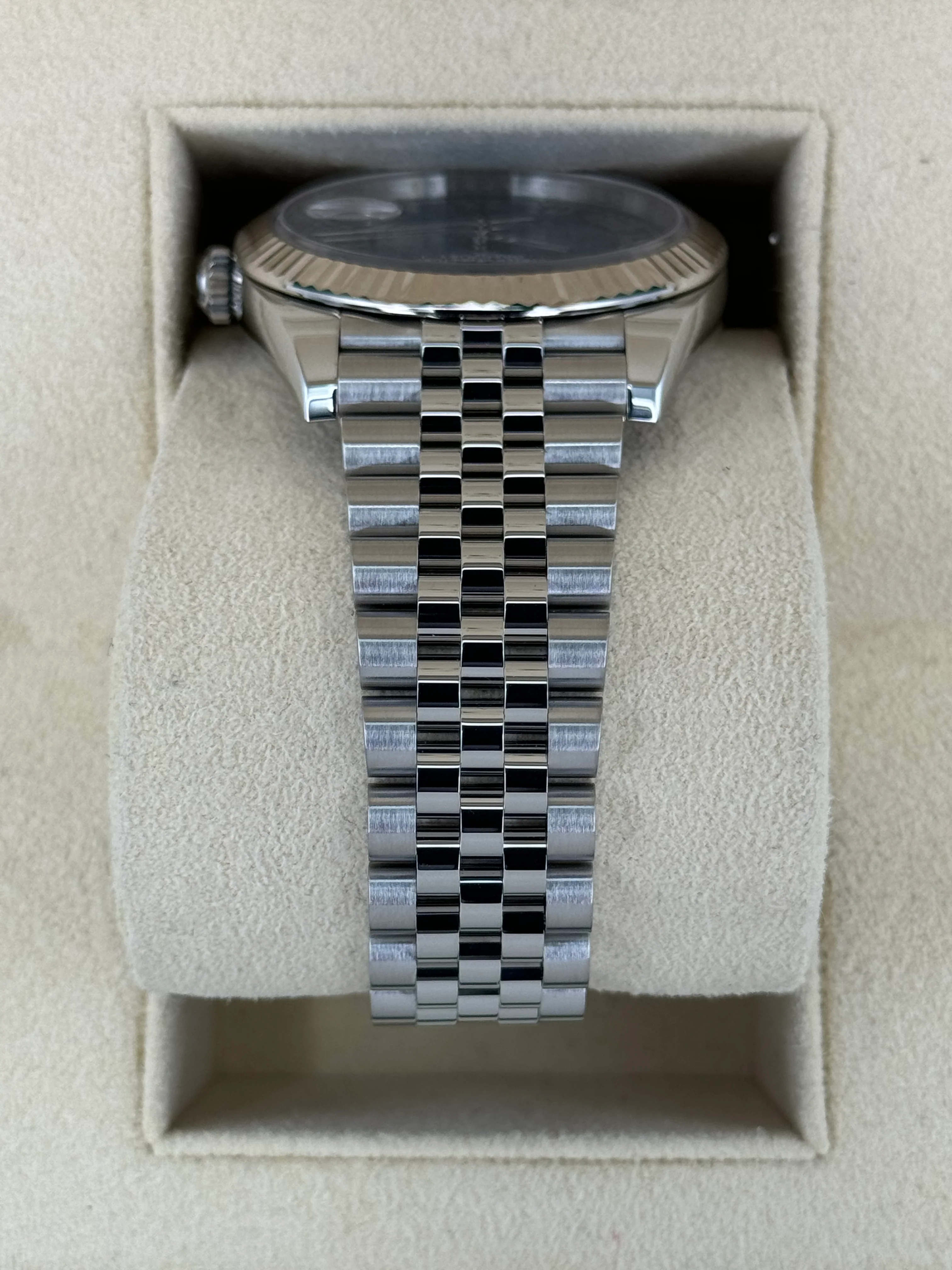 2023 Rolex Datejust 41mm 126334 Jubilee Blue Roman Numeral Dial - Image 4