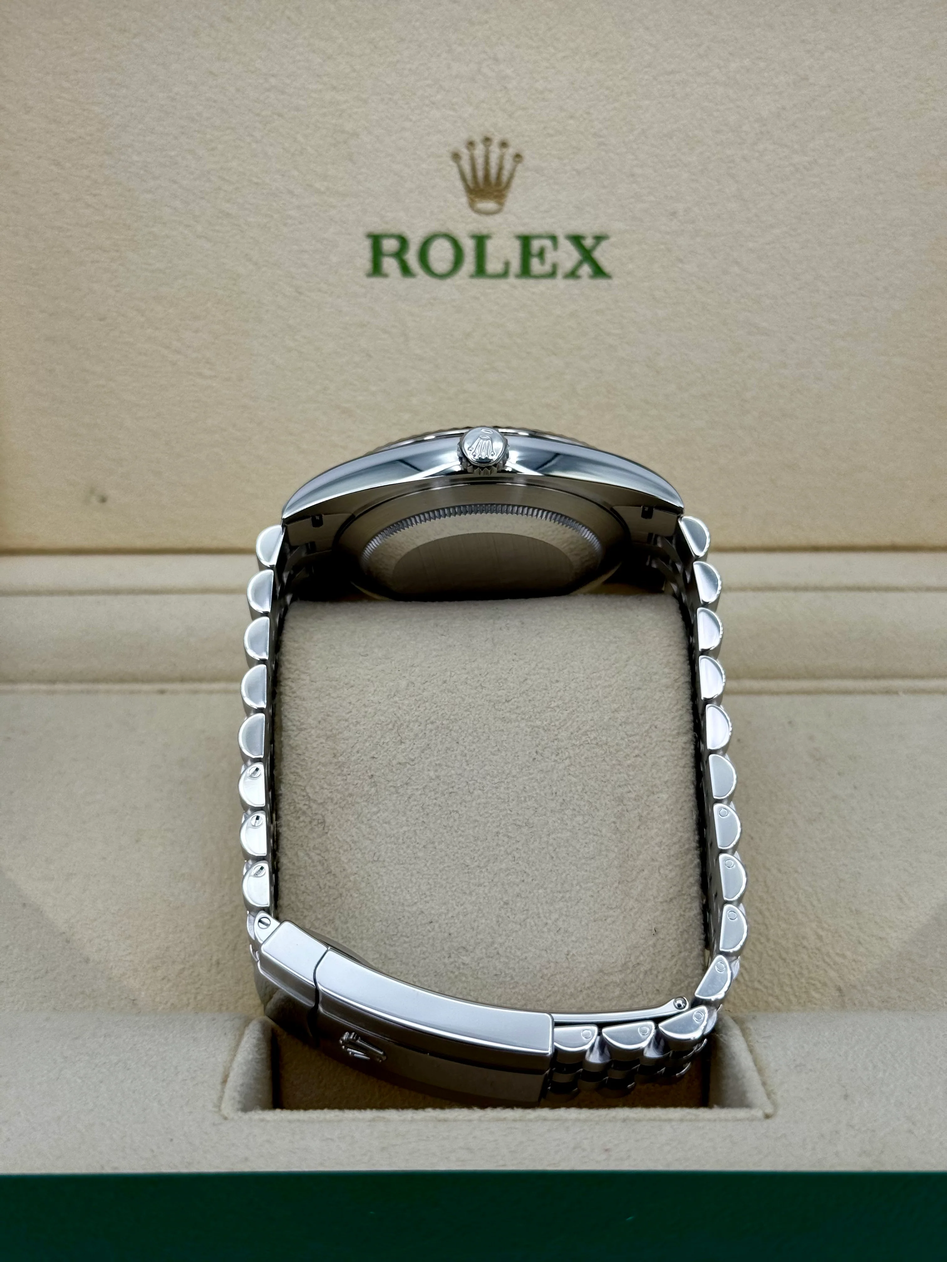 2023 Rolex Datejust 41mm 126334 Jubilee Blue Roman Numeral Dial - Image 9