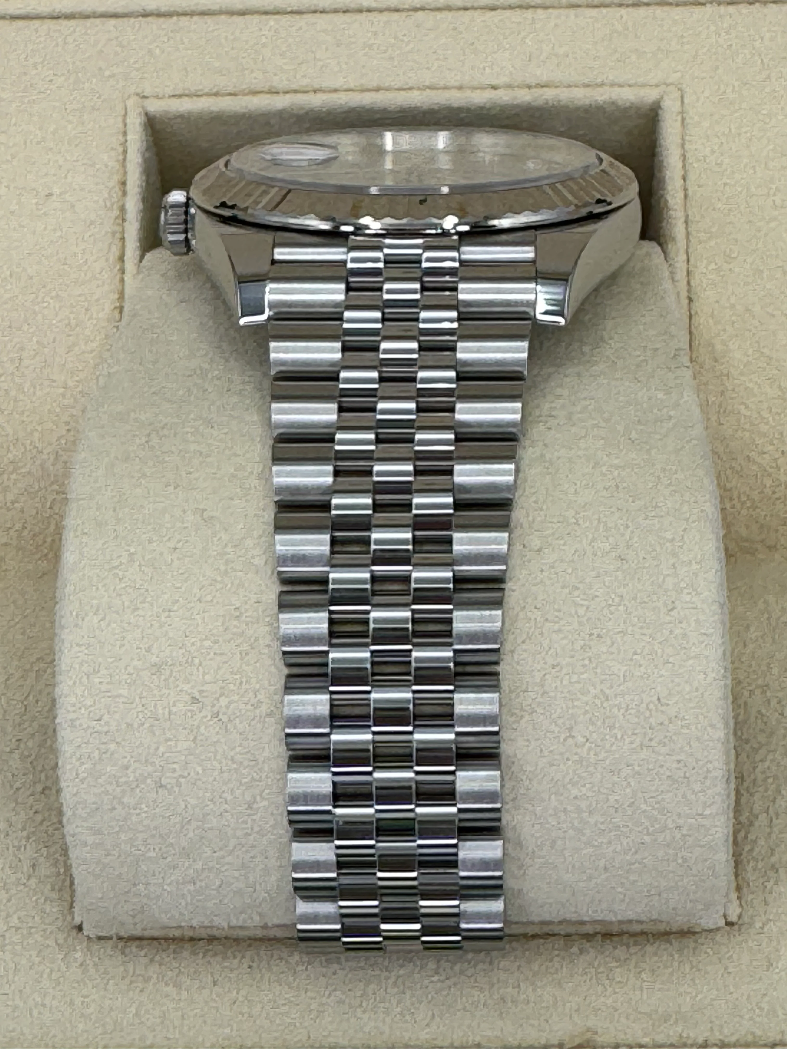 2023 Rolex Datejust 41mm 126334 Steel Jubilee Grey 10 Diamond Dial - Image 4