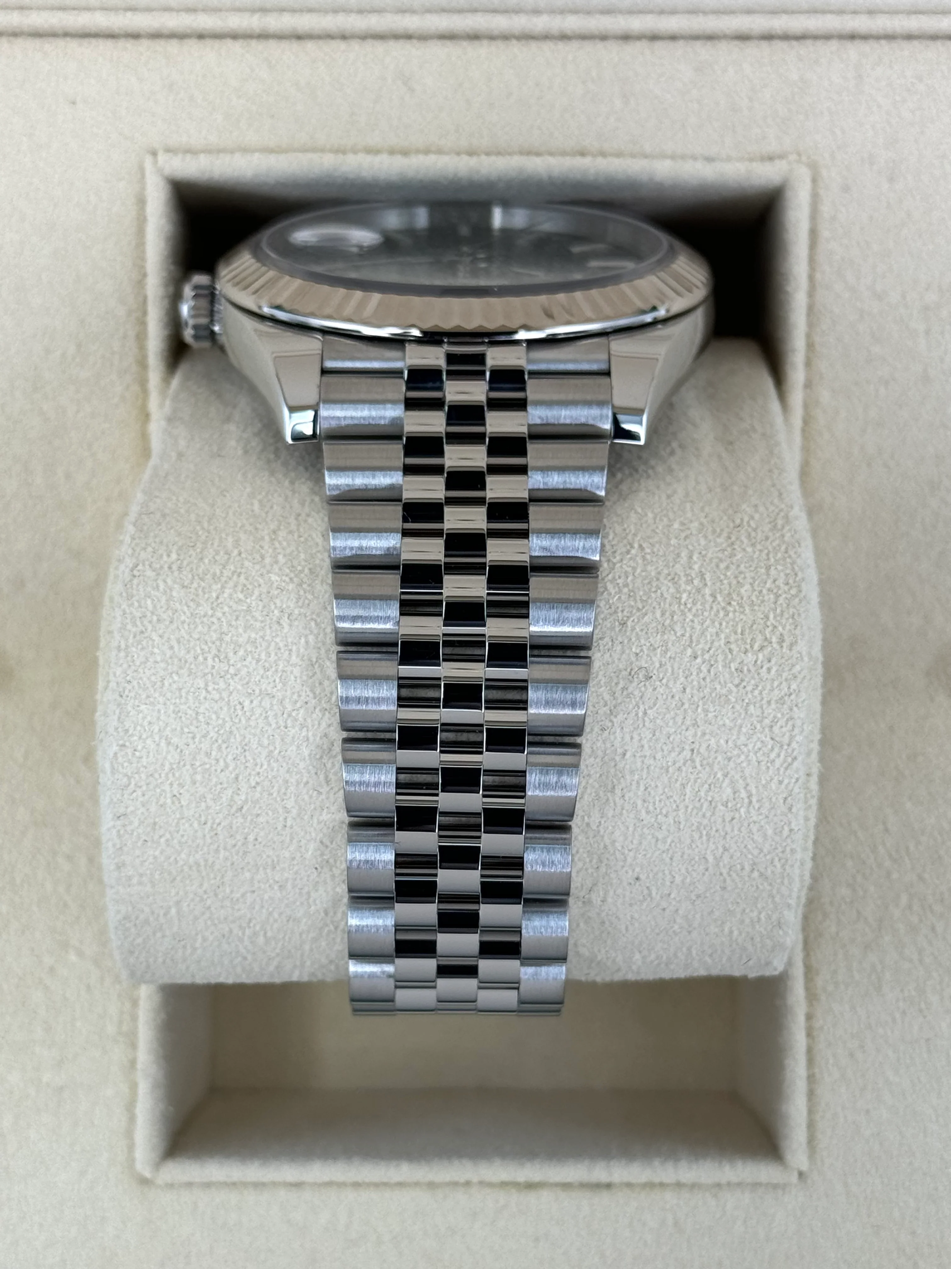 2023 Rolex Datejust 41mm 126334 Stainless Steel Jubilee Green Dial - Image 3
