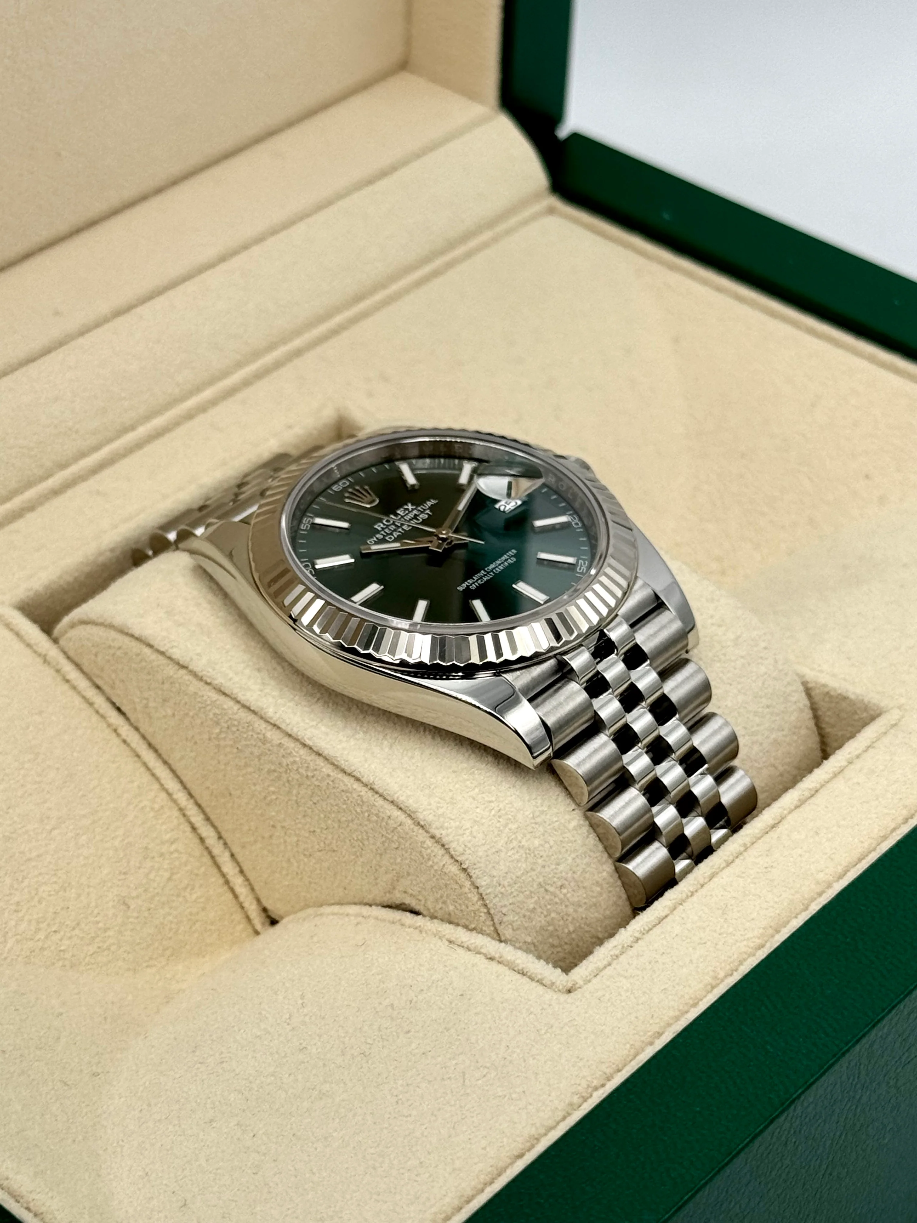 2023 Rolex Datejust 41mm 126334 Stainless Steel Jubilee Green Dial - Image 5