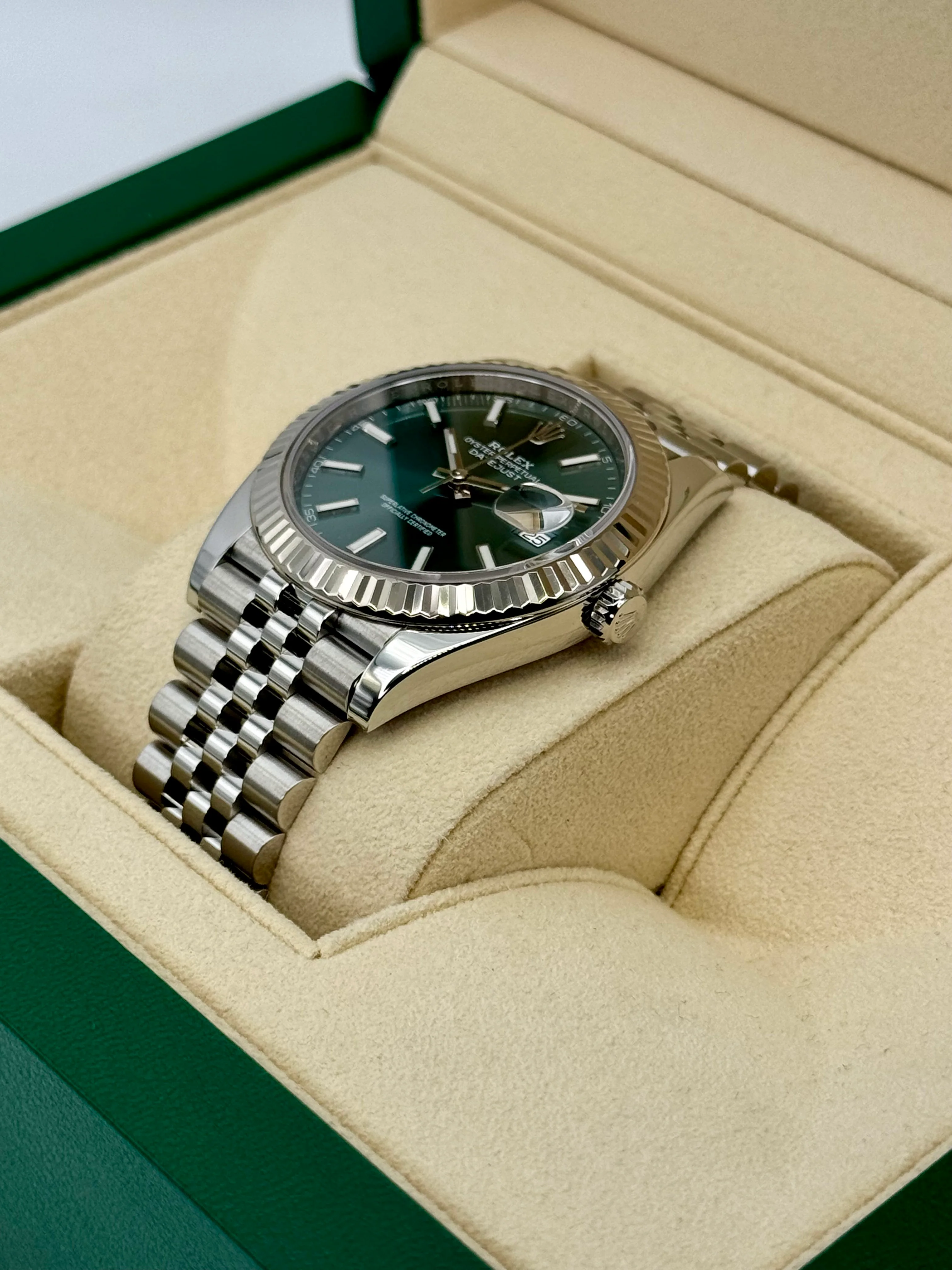 2023 Rolex Datejust 41mm 126334 Stainless Steel Jubilee Green Dial - Image 7