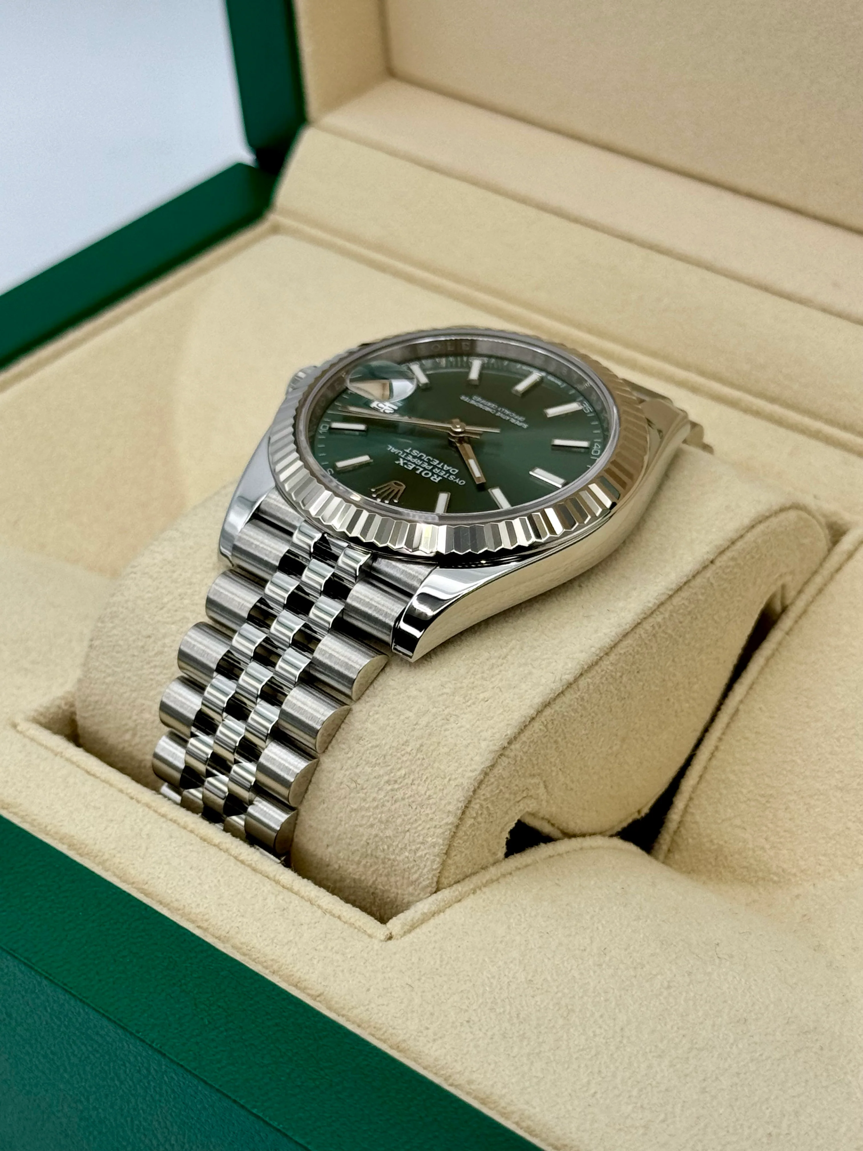 2023 Rolex Datejust 41mm 126334 Stainless Steel Jubilee Green Dial - Image 8