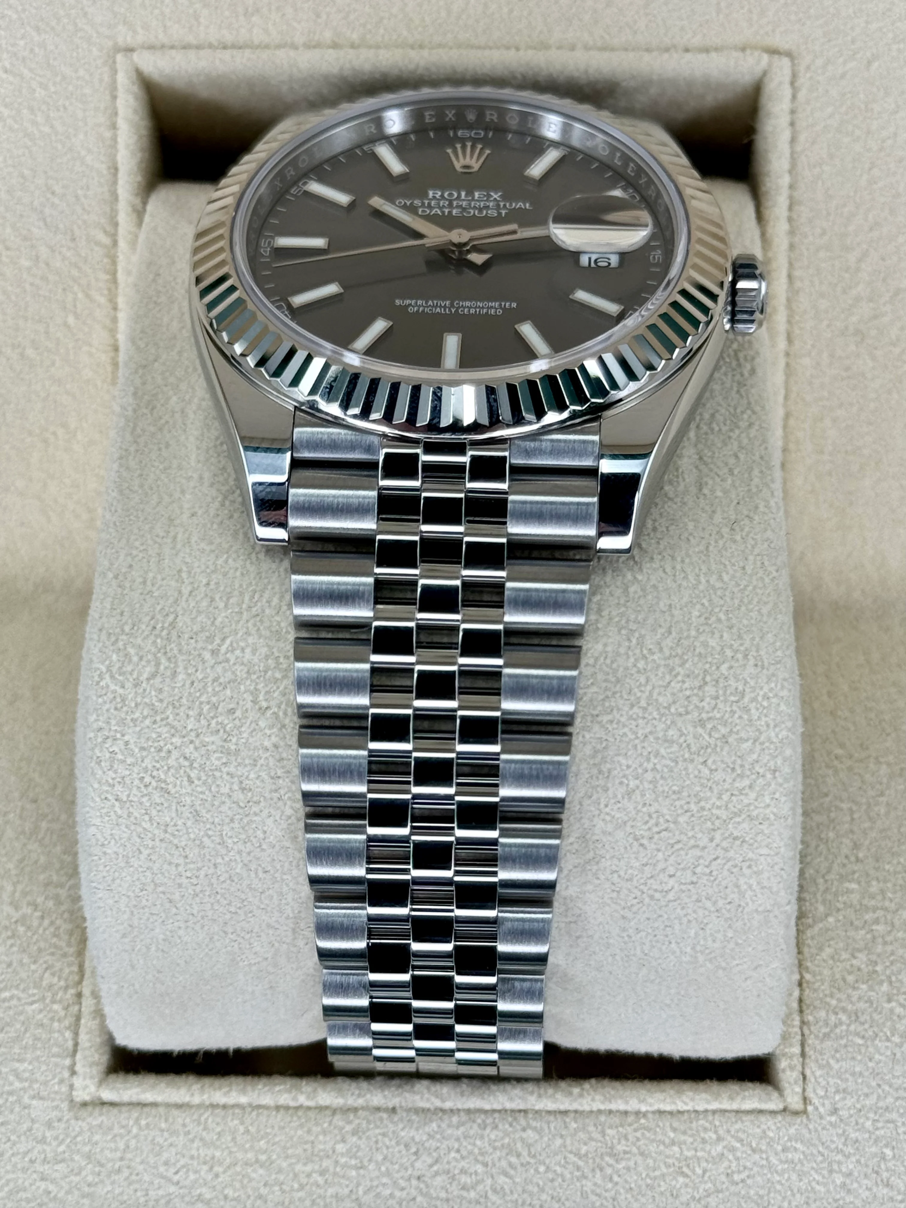 2023 Rolex Datejust 41mm 126334 Stainless Steel Jubilee Rhodium Dial - Image 3