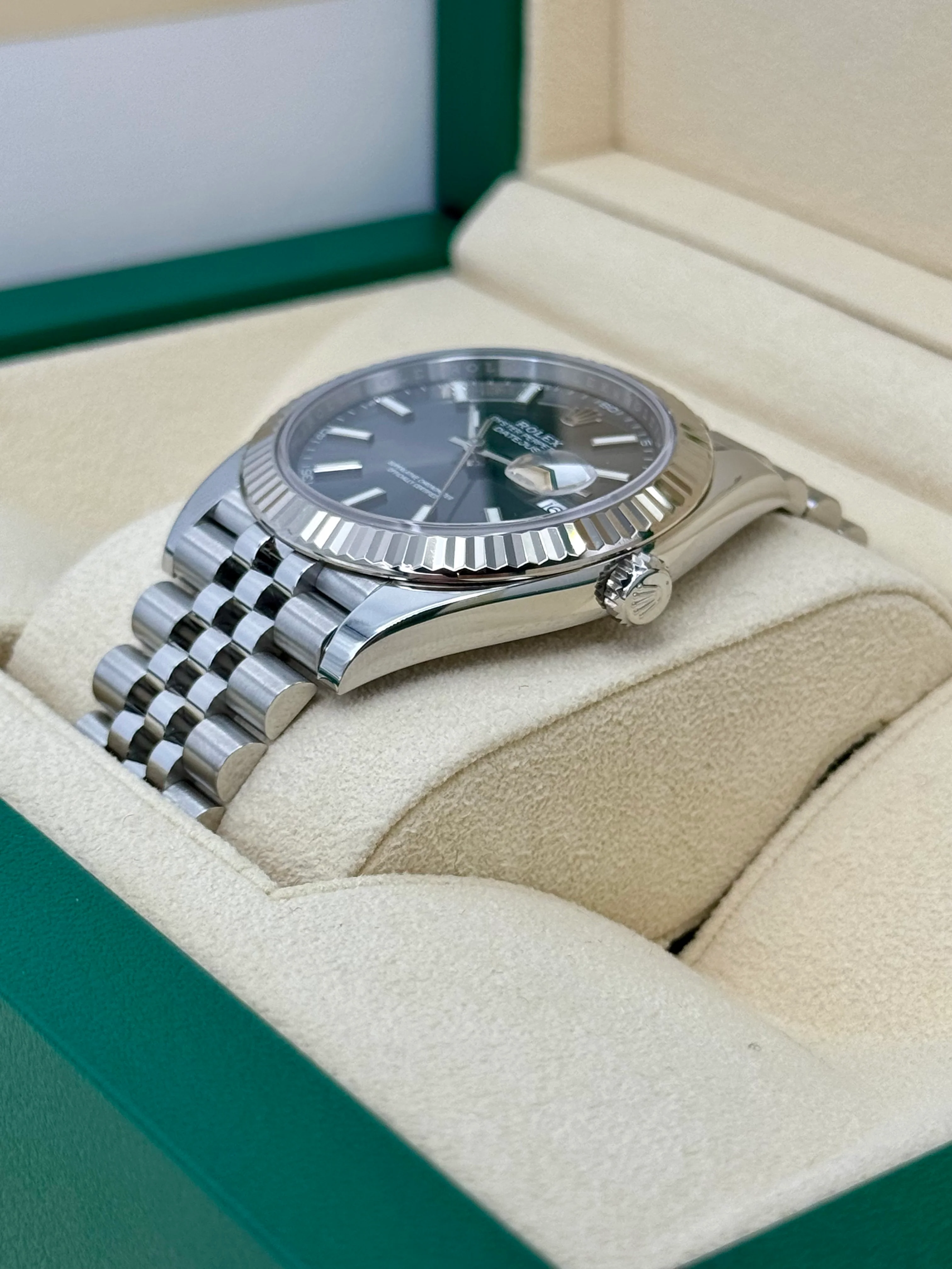 2023 Rolex Datejust 41mm 126334 Stainless Steel Jubilee Rhodium Dial - Image 5