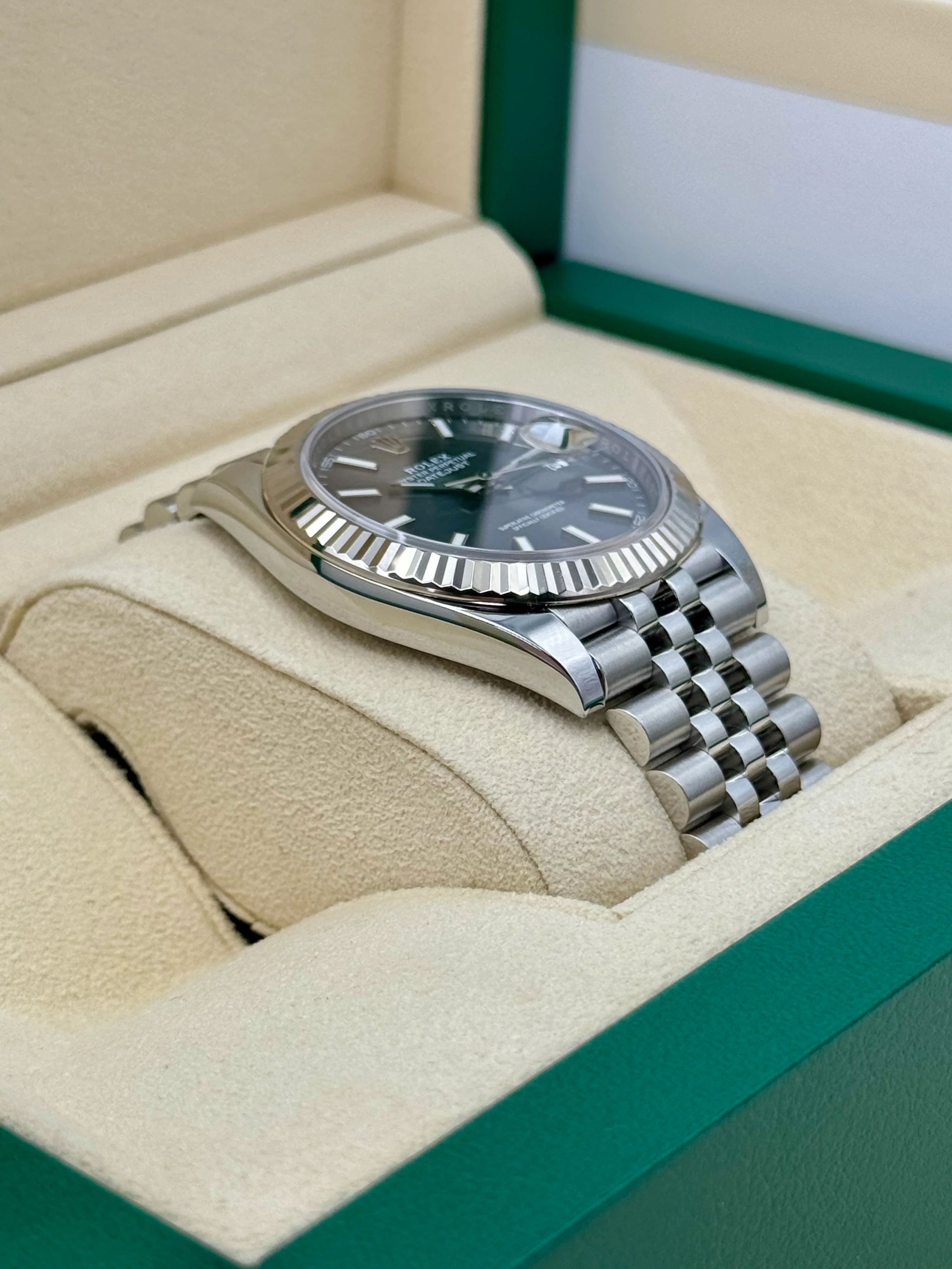 2023 Rolex Datejust 41mm 126334 Stainless Steel Jubilee Rhodium Dial - Image 6