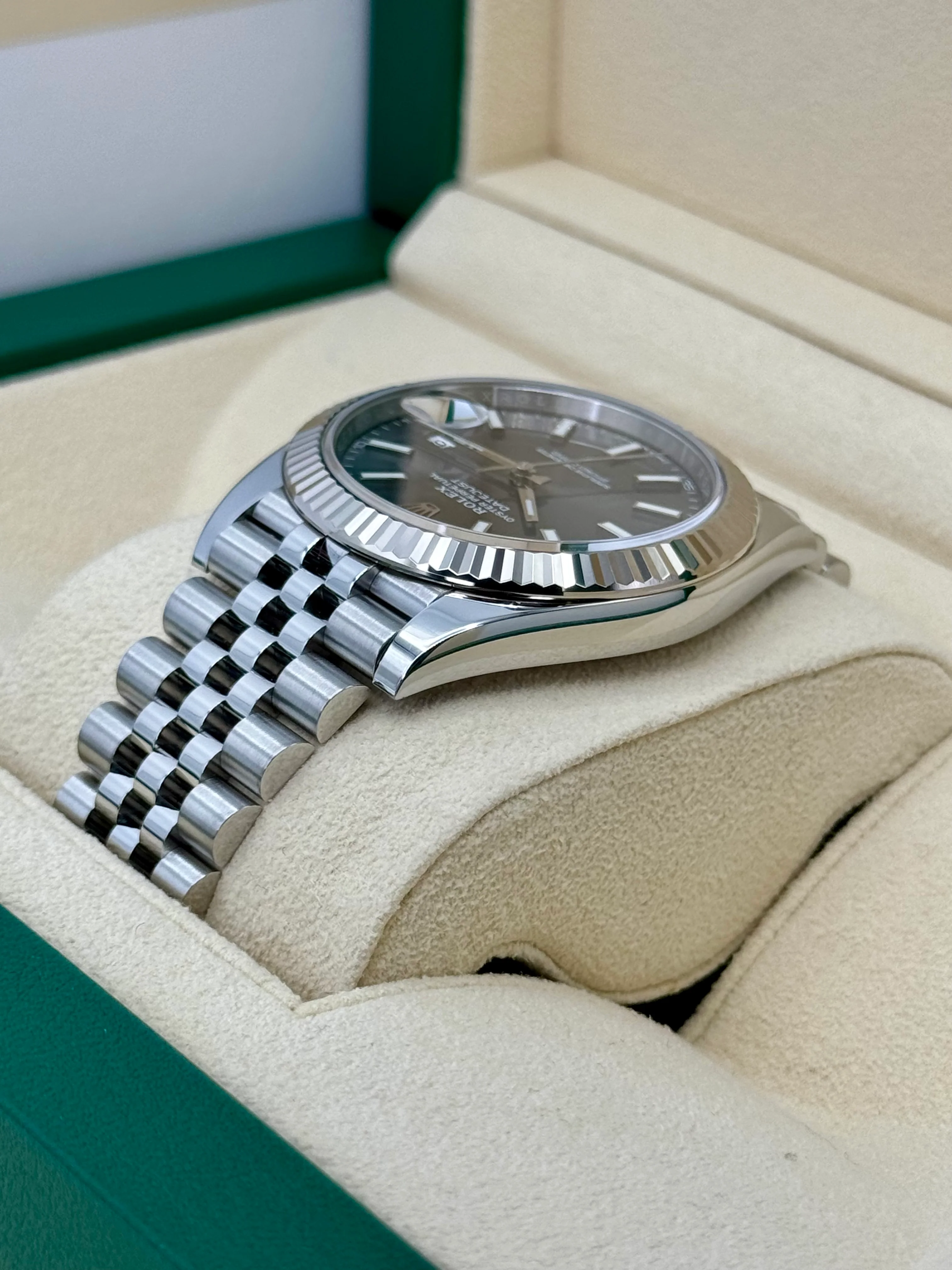 2023 Rolex Datejust 41mm 126334 Stainless Steel Jubilee Rhodium Dial - Image 7