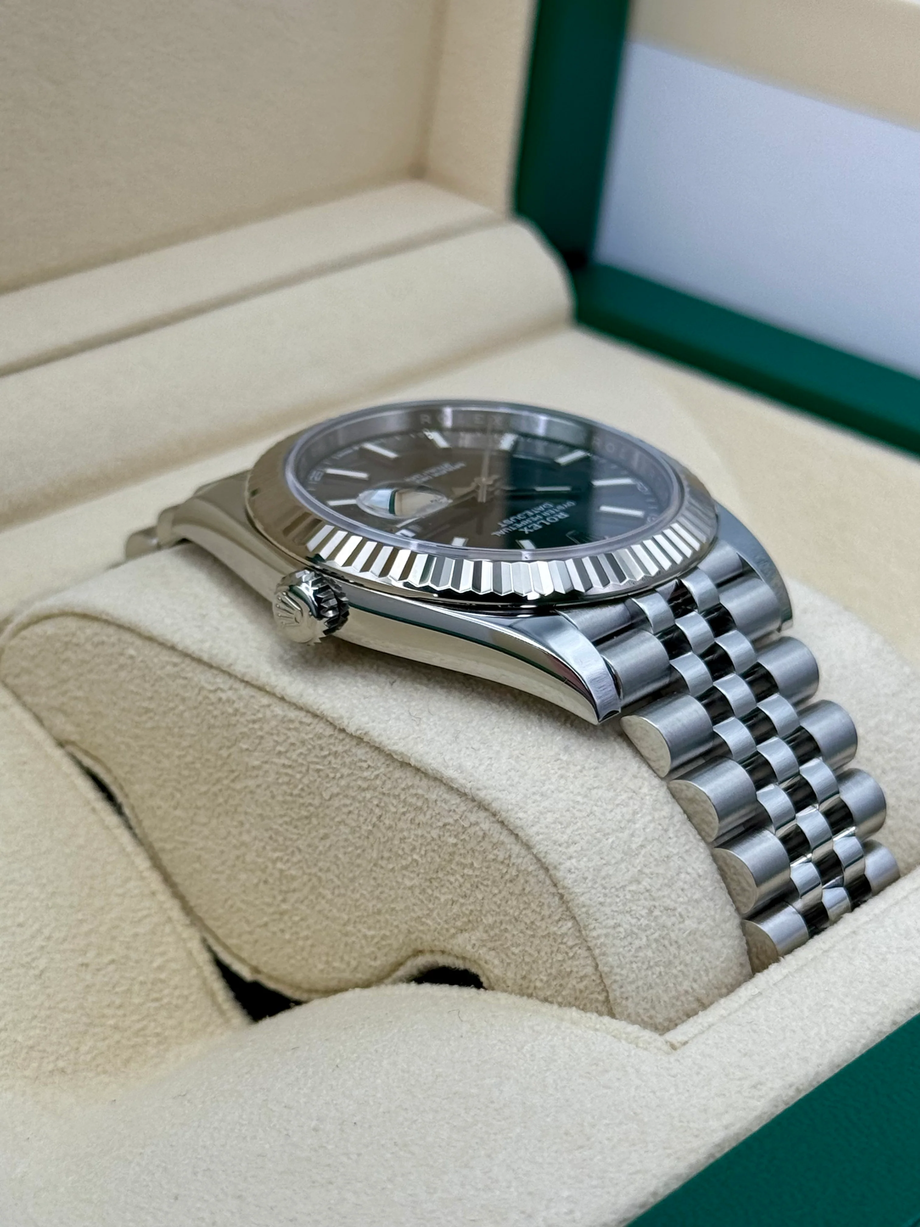 2023 Rolex Datejust 41mm 126334 Stainless Steel Jubilee Rhodium Dial - Image 8