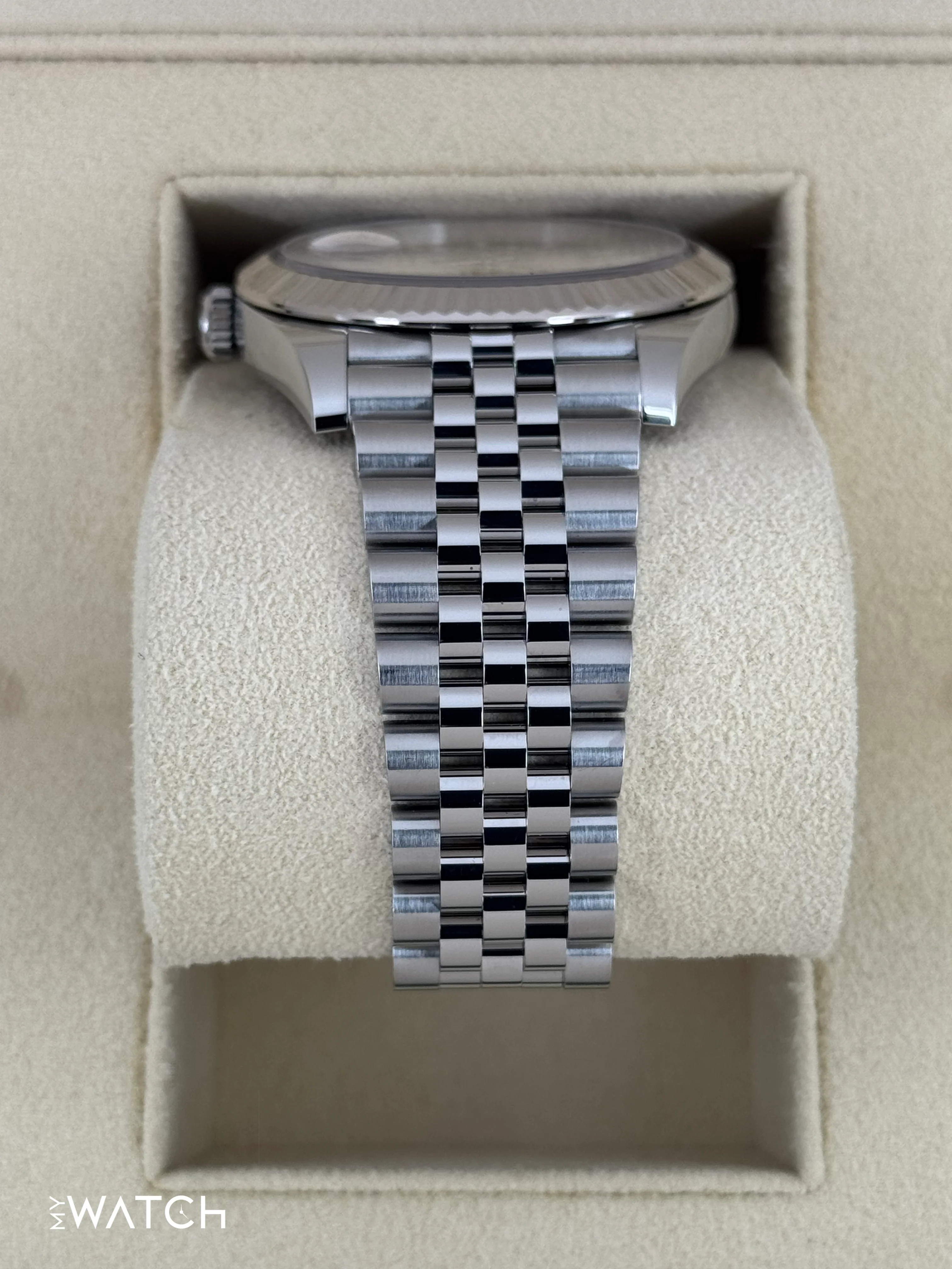 2023 Rolex Datejust 41mm 126334 Stainless Steel Jubilee Silver Dial - Image 4