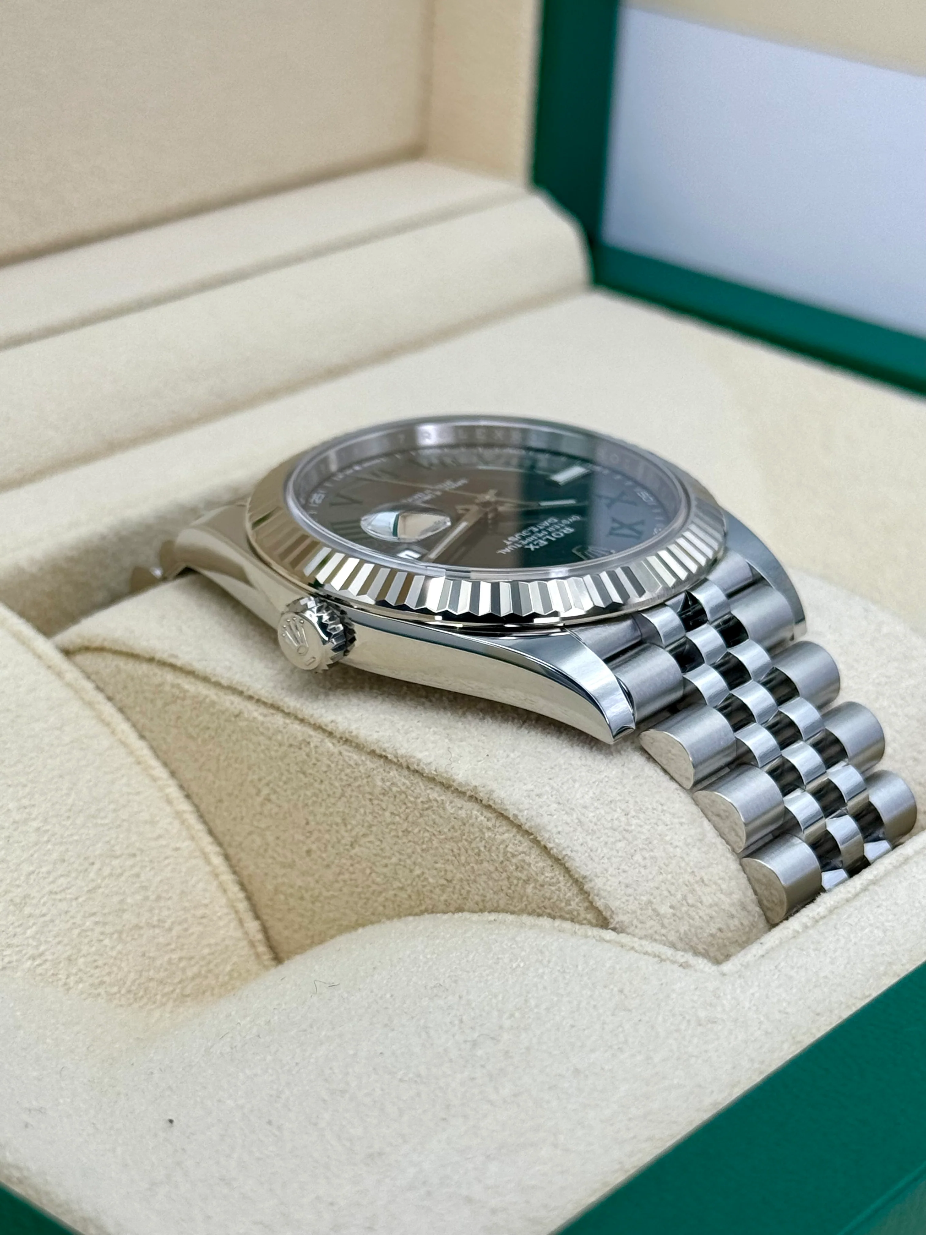 NEW 2023 Rolex Datejust 41mm 126334 Stainless Steel Jubilee Wimbledon Dial - Image 8