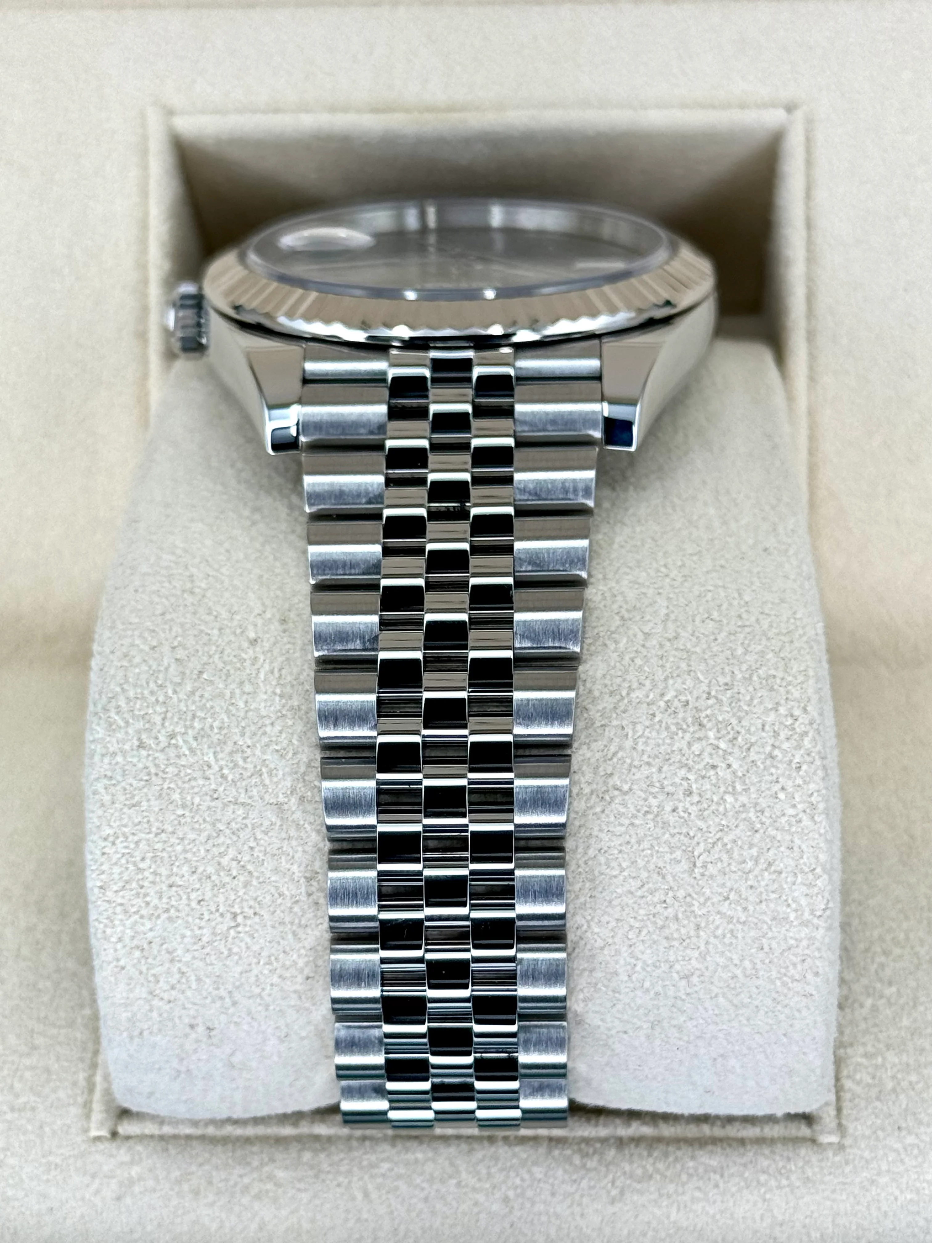 2023 Rolex Datejust 41mm 126334 Stainless Steel Jubilee Wimbledon Dial - Image 4