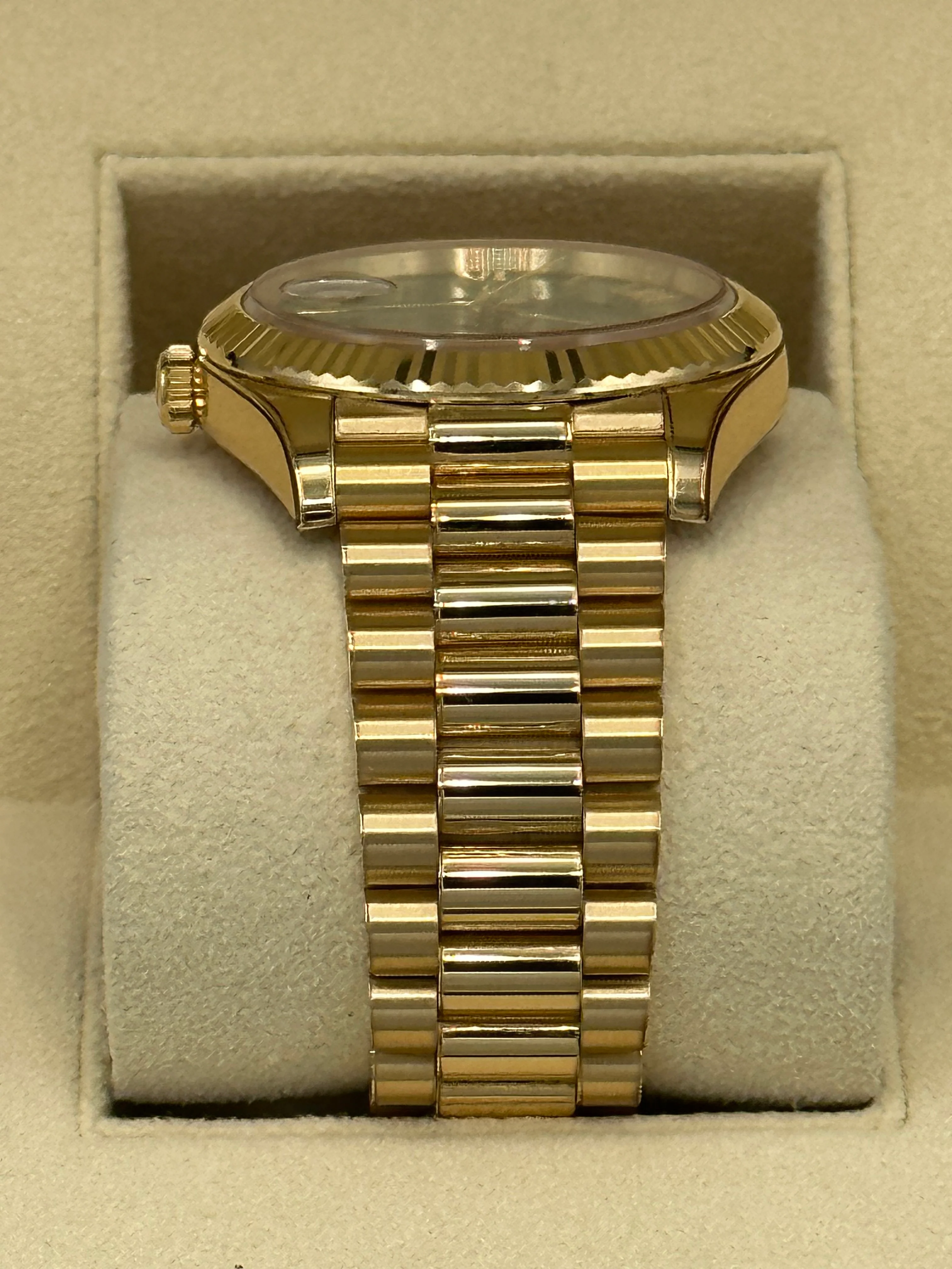 2023 Rolex Day-Date 40mm 228238 Presidential Green Dial - Image 4