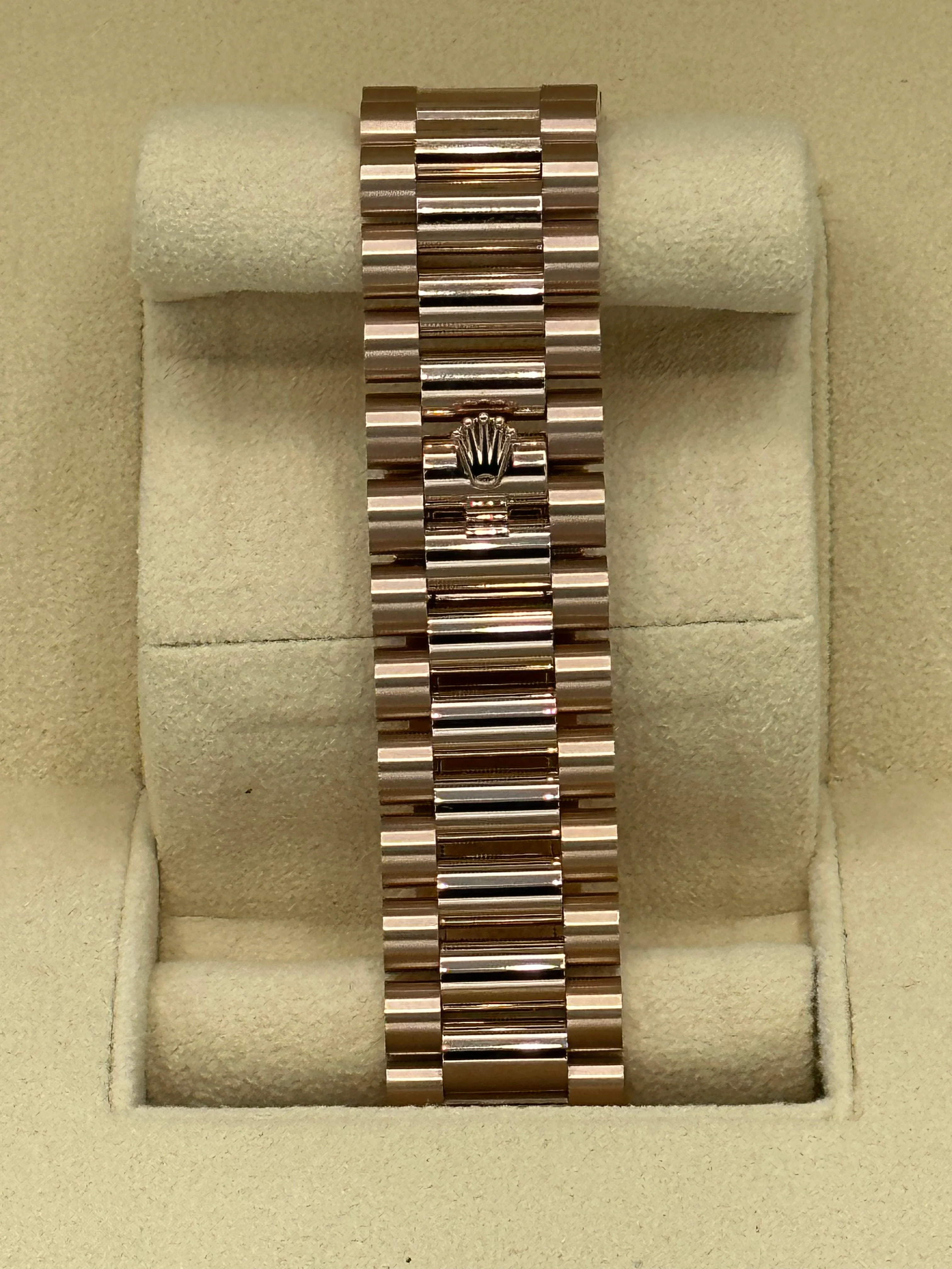 NEW 2023 Rolex Day-Date 40mm 228235 Presidential Rose Gold Olive Dial - Image 2