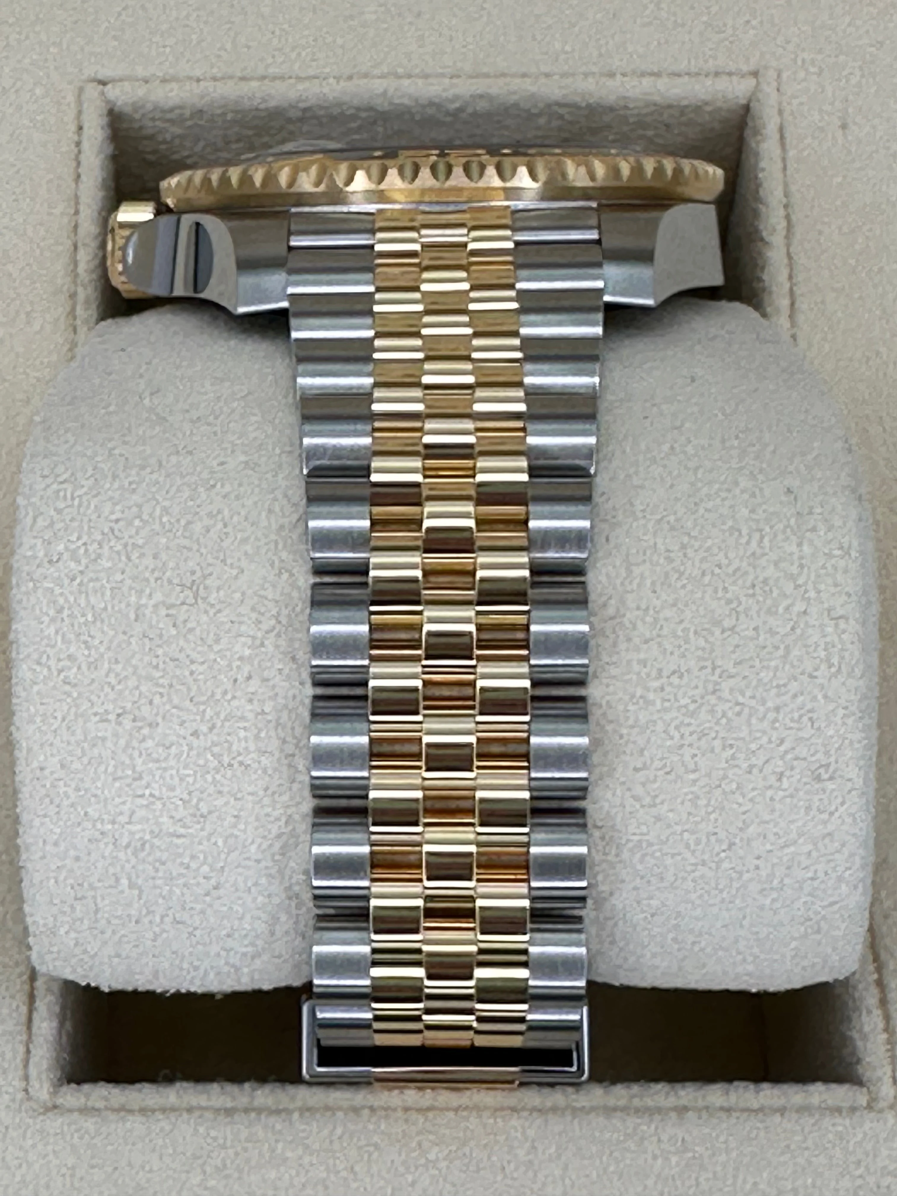 2023 Rolex GMT-Master II 40mm 126713GRNR Two-Tone Jubilee Black Dial - Image 4