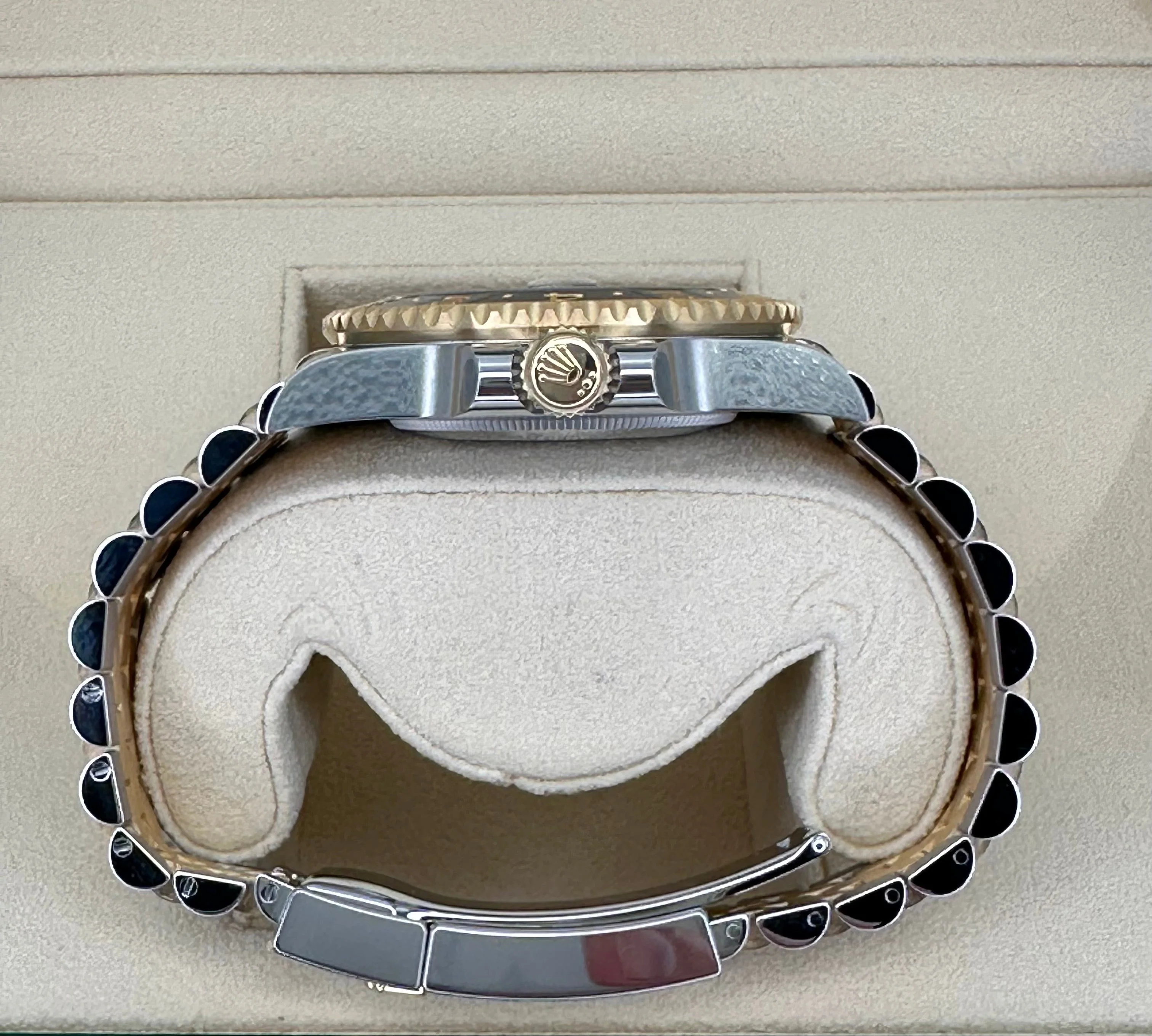 2023 Rolex GMT-Master II 40mm 126713GRNR Two-Tone Jubilee Black Dial - Image 9