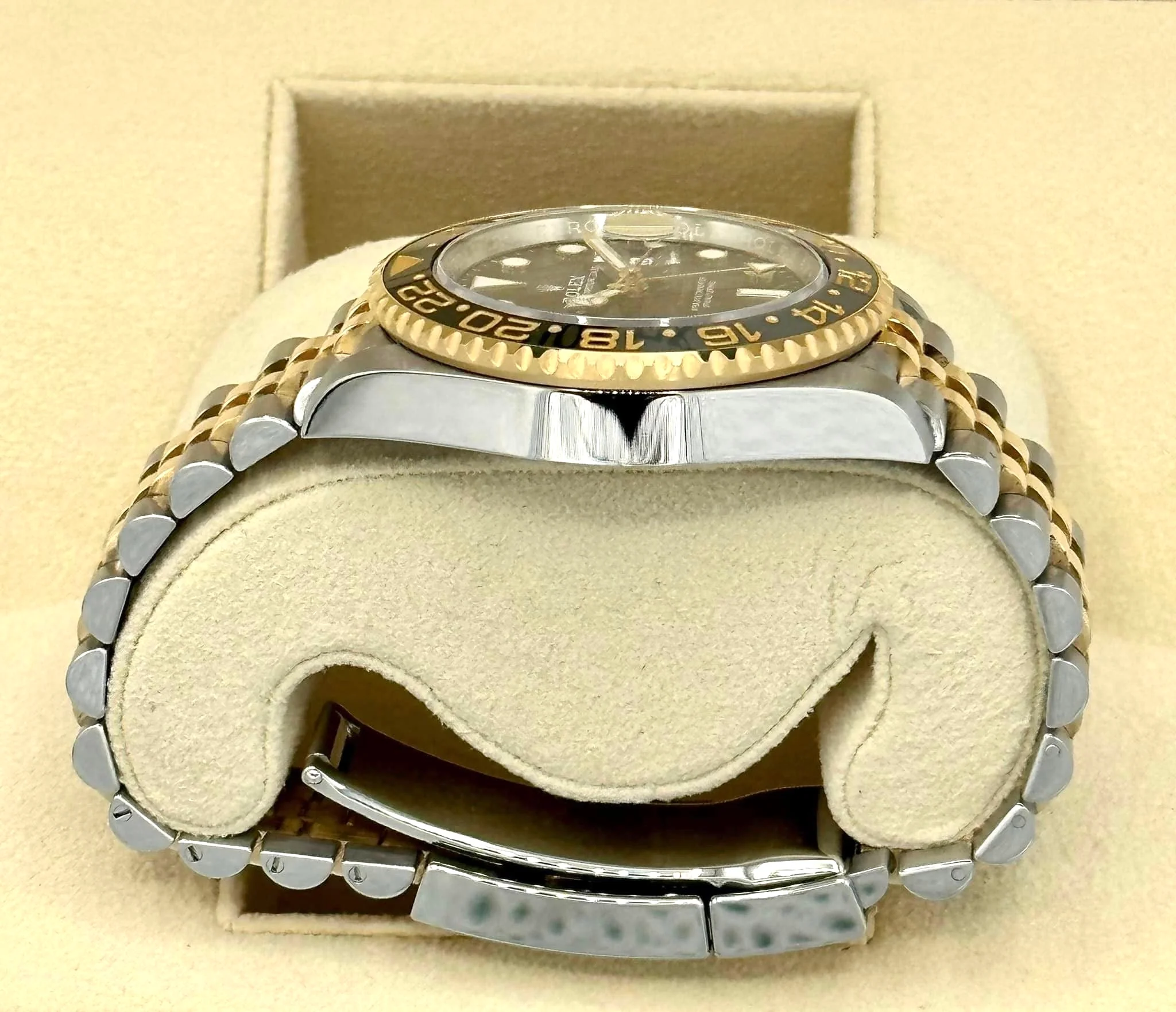2023 Rolex GMT-Master II 40mm 126713GRNR Two-Tone Jubilee Black Dial - Image 16