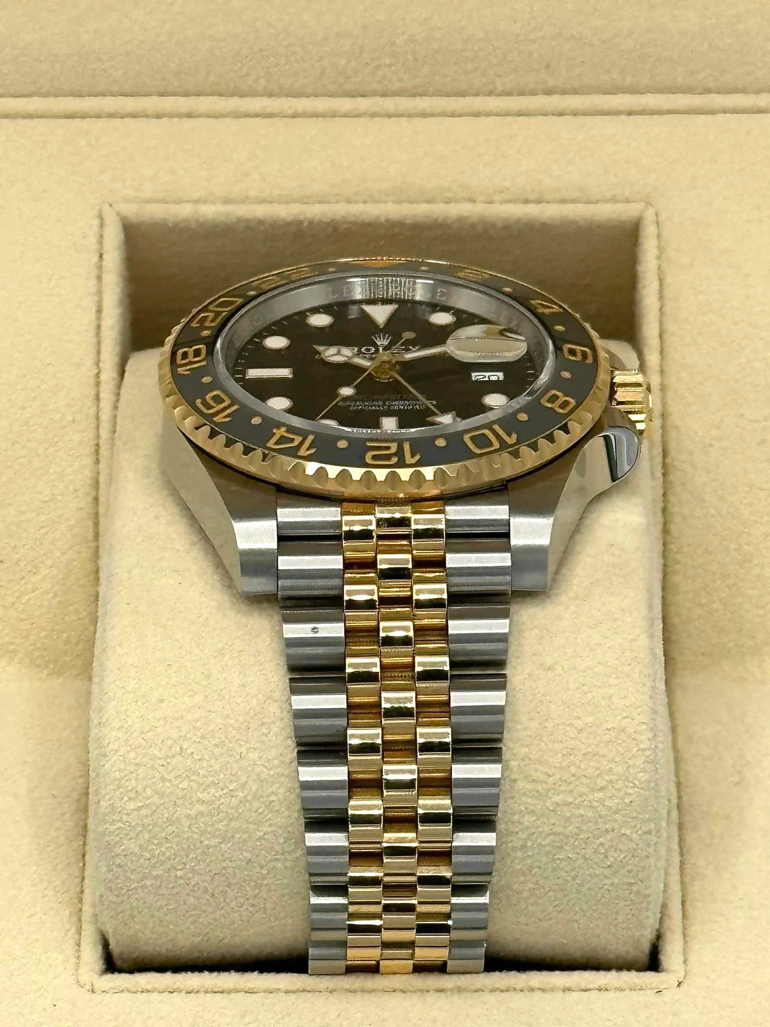 2023 Rolex GMT-Master II 40mm 126713GRNR Two-Tone Jubilee Black Dial - Image 3