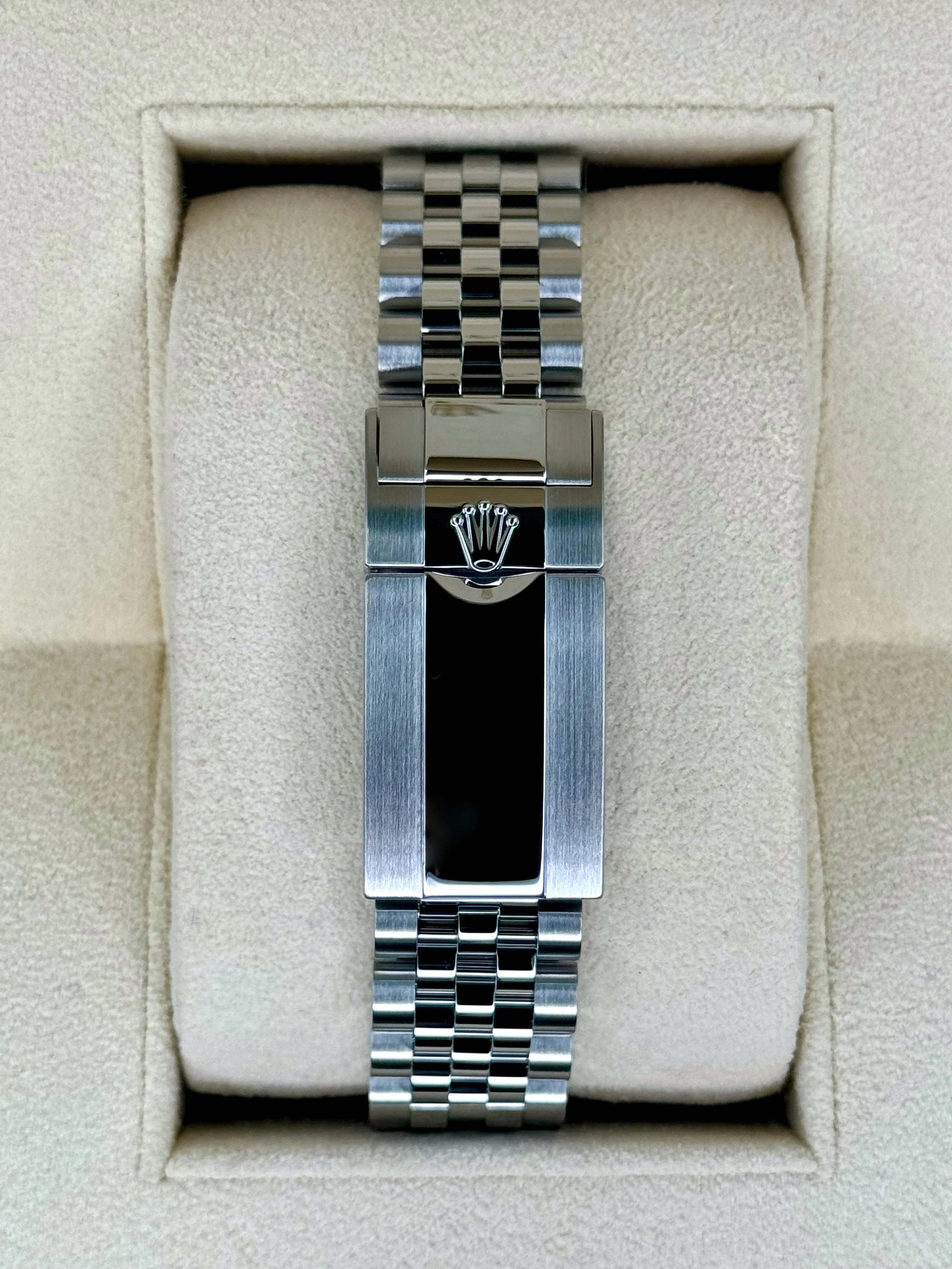 2023 Rolex GMT-Master II "Pepsi" 40mm 126710BLRO Jubilee - Image 2
