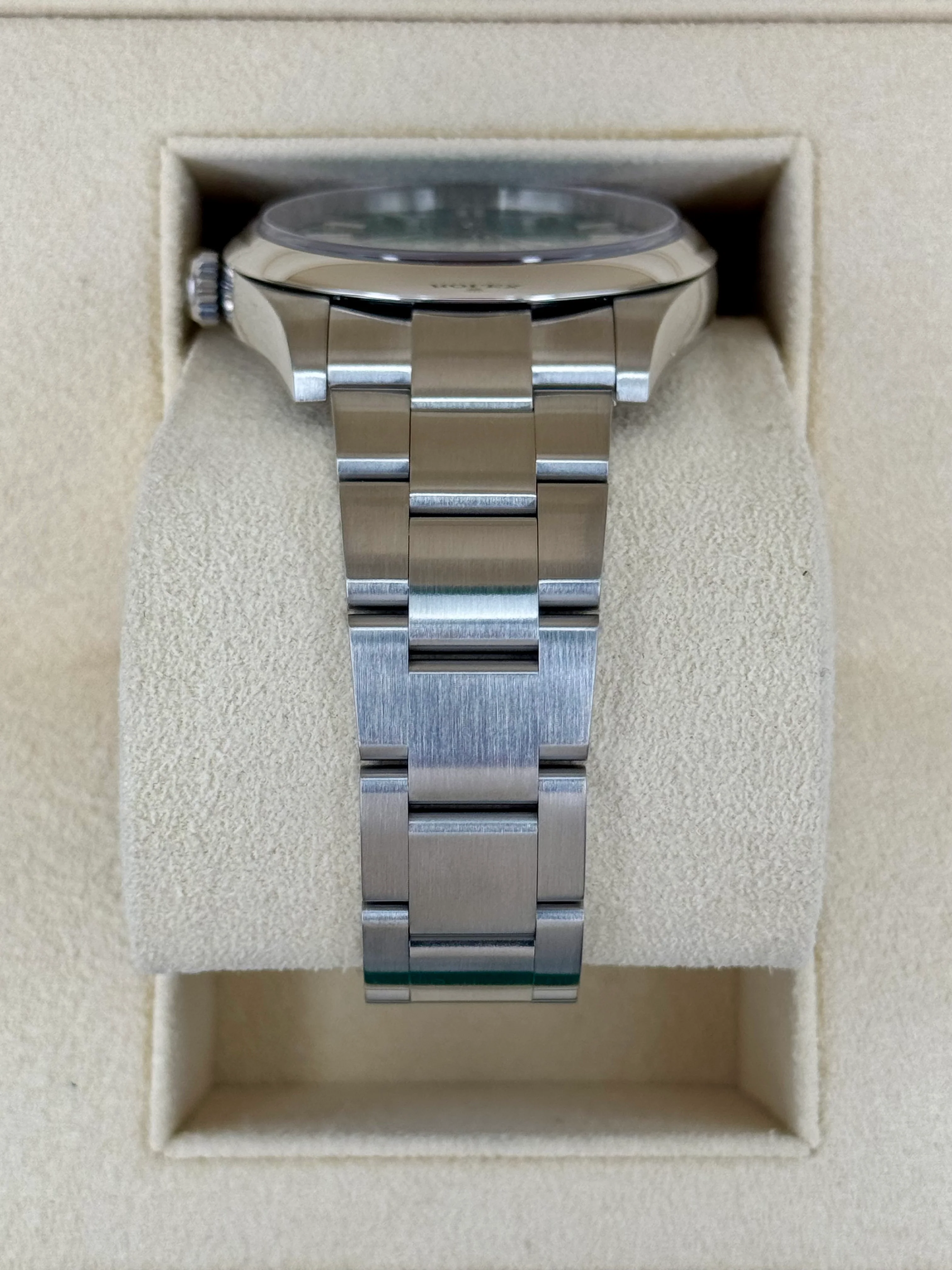 2023 Rolex Oyster Perpetual 41mm 124300 Green Dial - Image 4