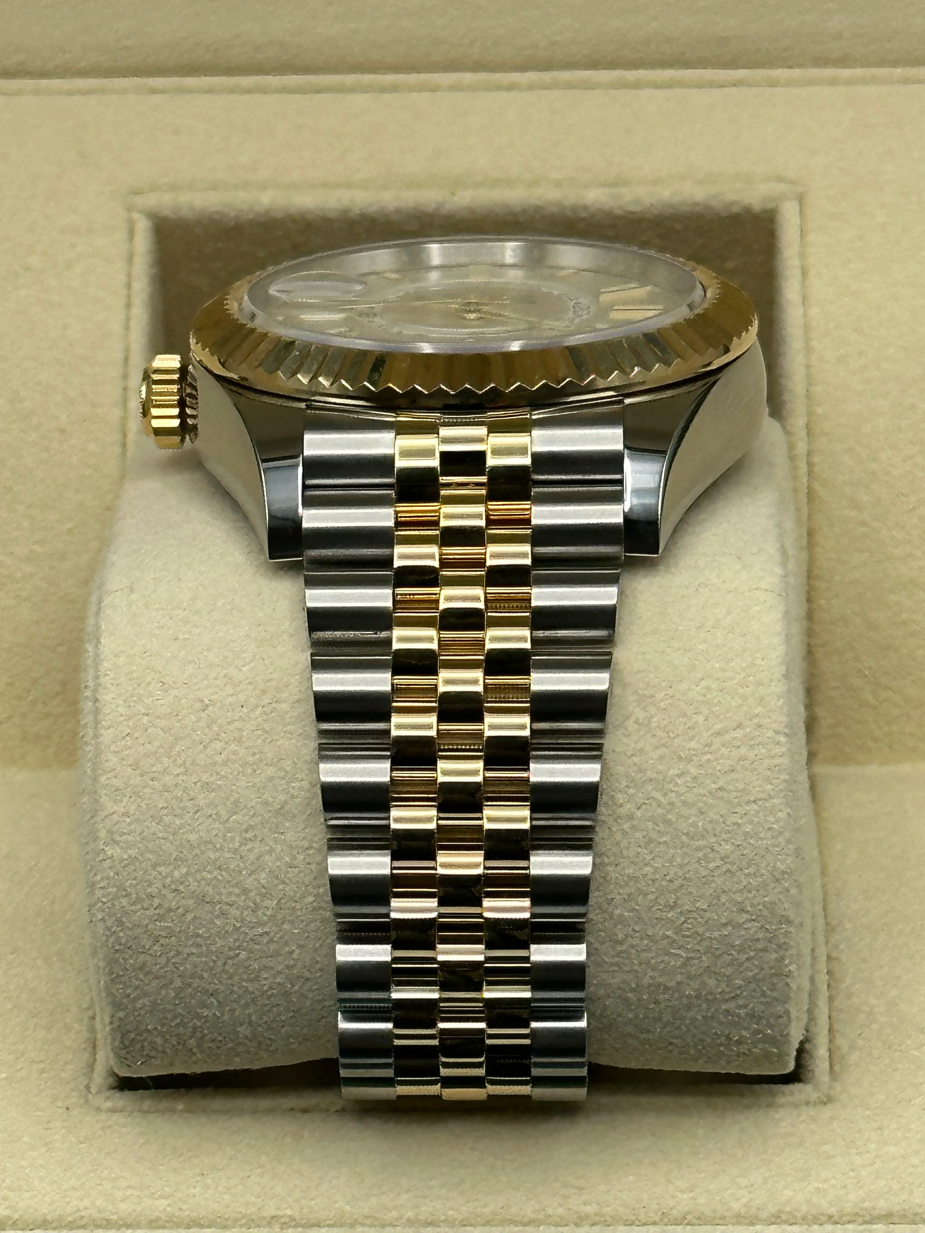 NEW 2023 Rolex Sky-Dweller 42mm 326933 Two-Tone Jubilee White Dial - Image 4