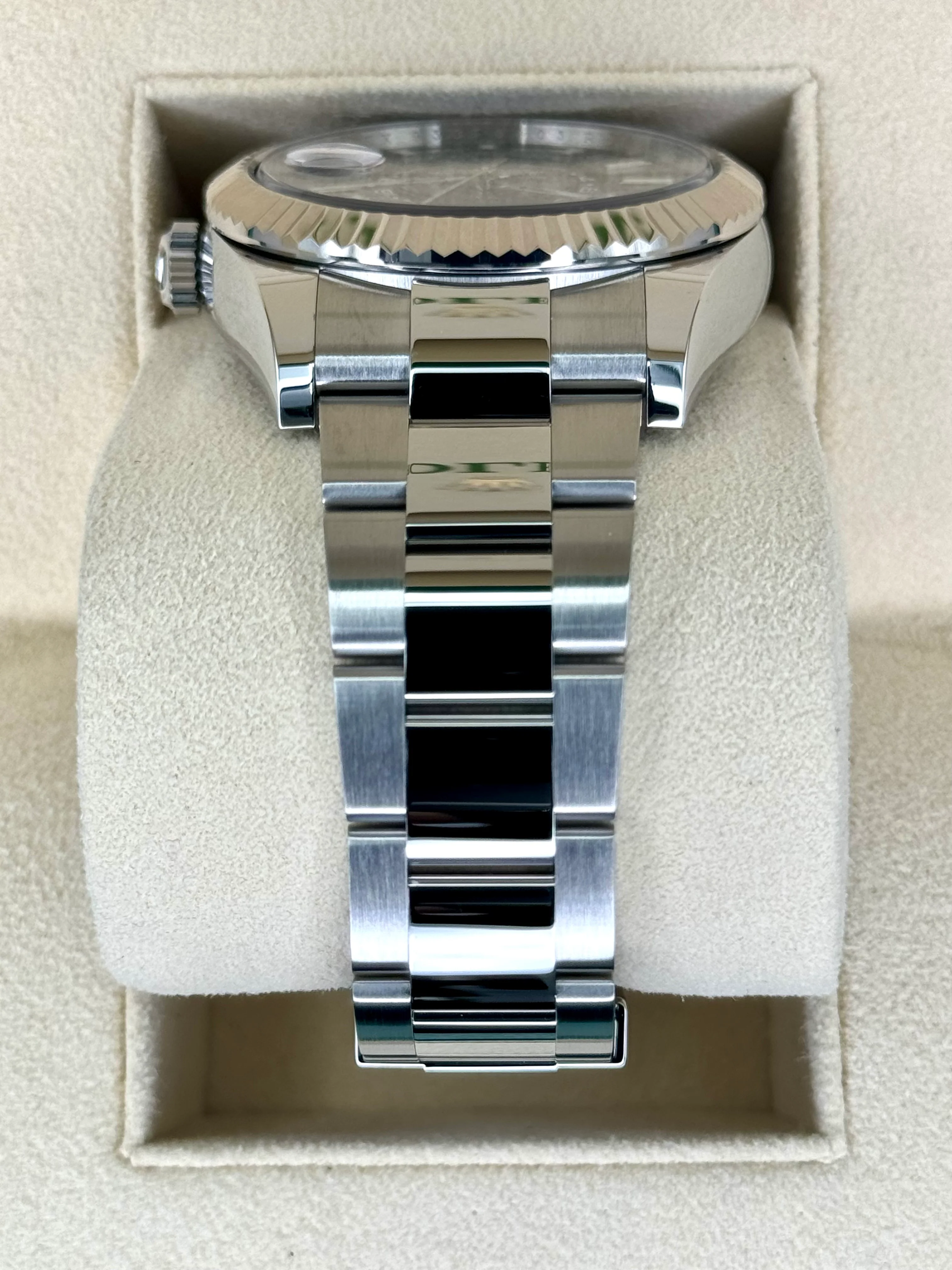 2023 Rolex Sky-Dweller 42mm 326934 Oyster Black Dial - Image 4