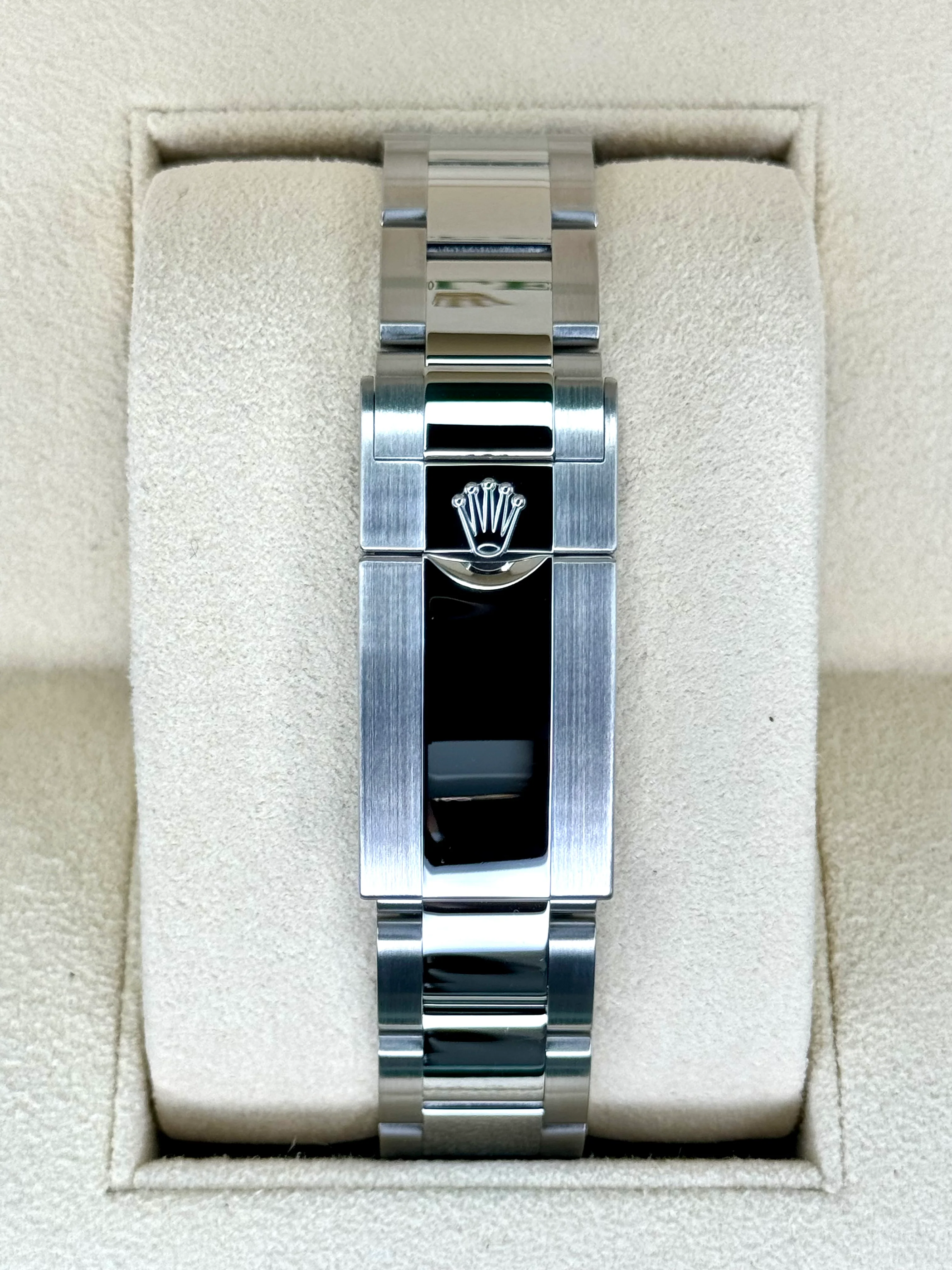 2023 Rolex Yacht-Master 40m 126622 Stainless Steel Blue Dial - Image 2