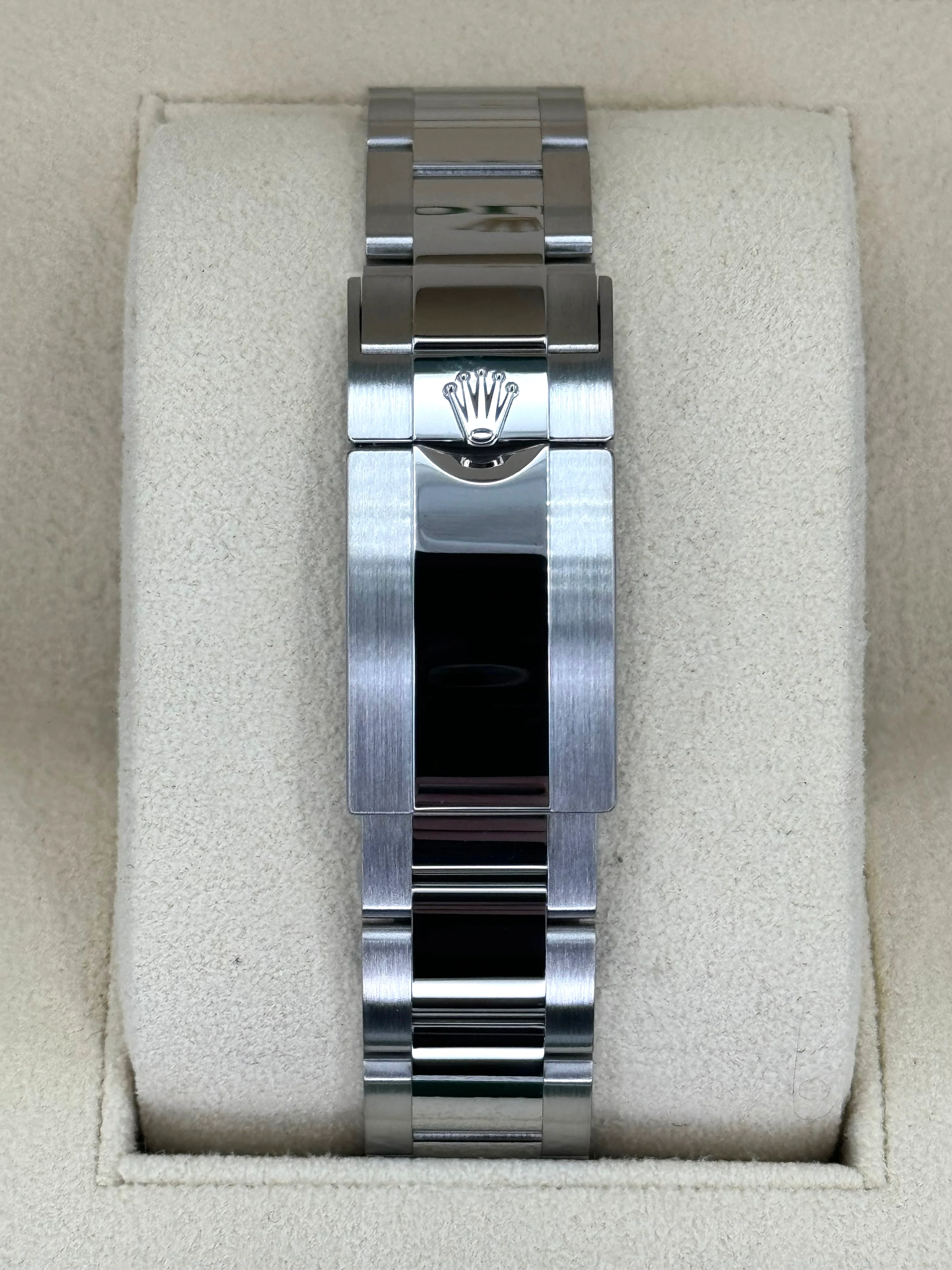 2023 Rolex Yacht-Master 40m 126622 Stainless Steel Blue Dial - Image 2