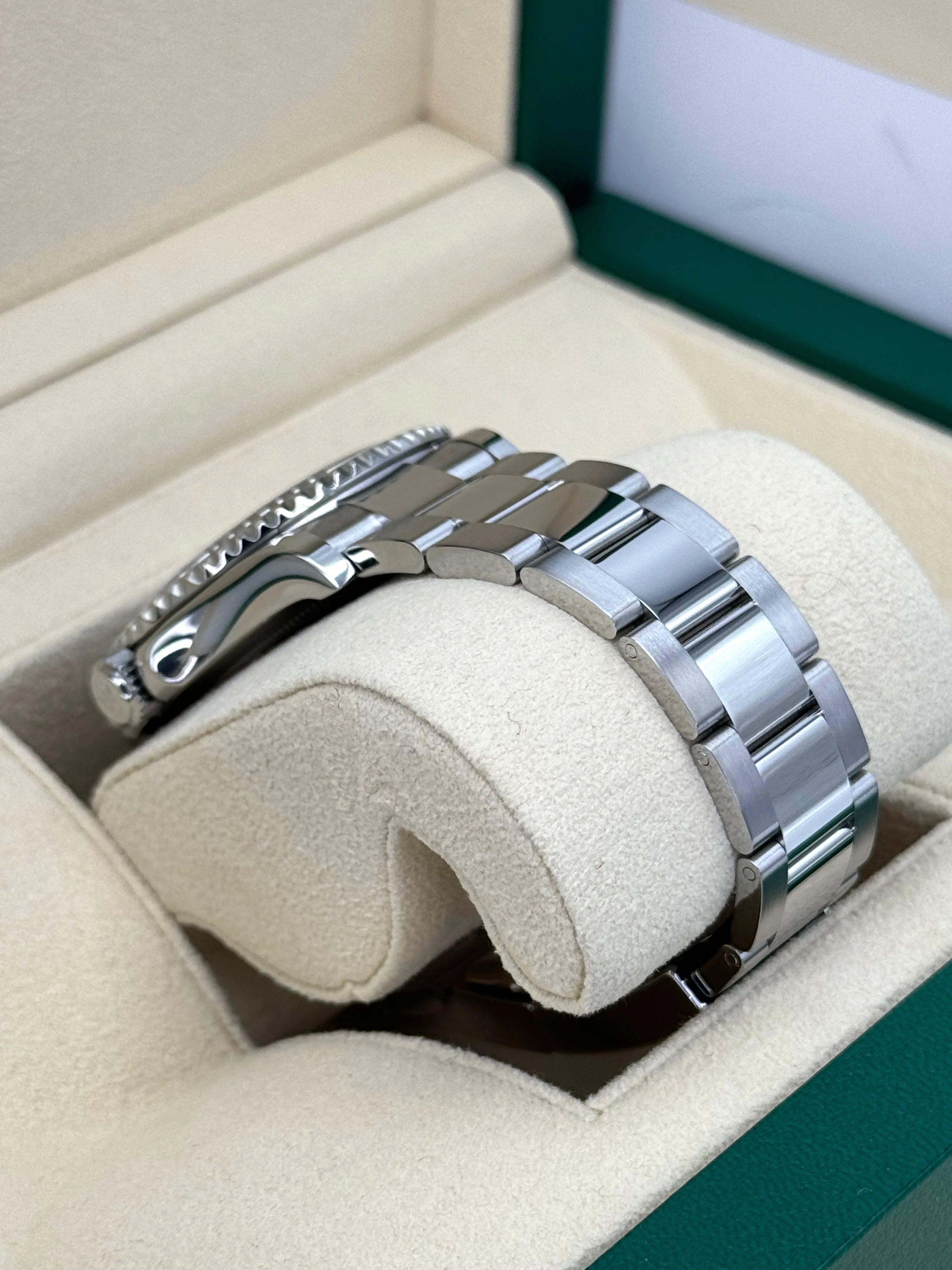 2023 Rolex Yacht-Master 40m 126622 Stainless Steel Blue Dial - Image 8