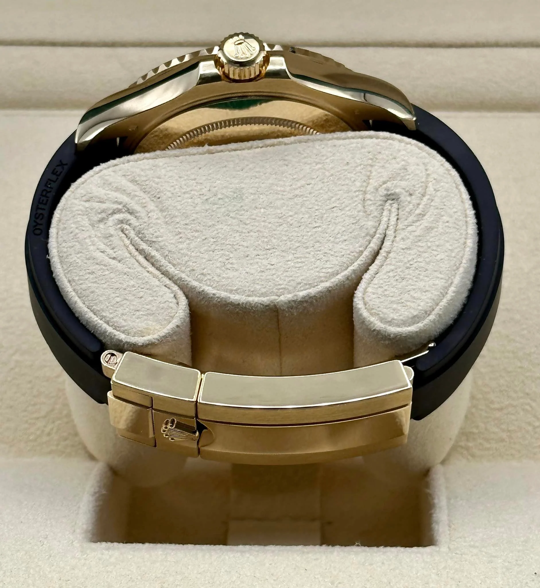 2023 Rolex Yacht-Master 42mm 226658 Gold Oysterflex Black Dial - Image 10