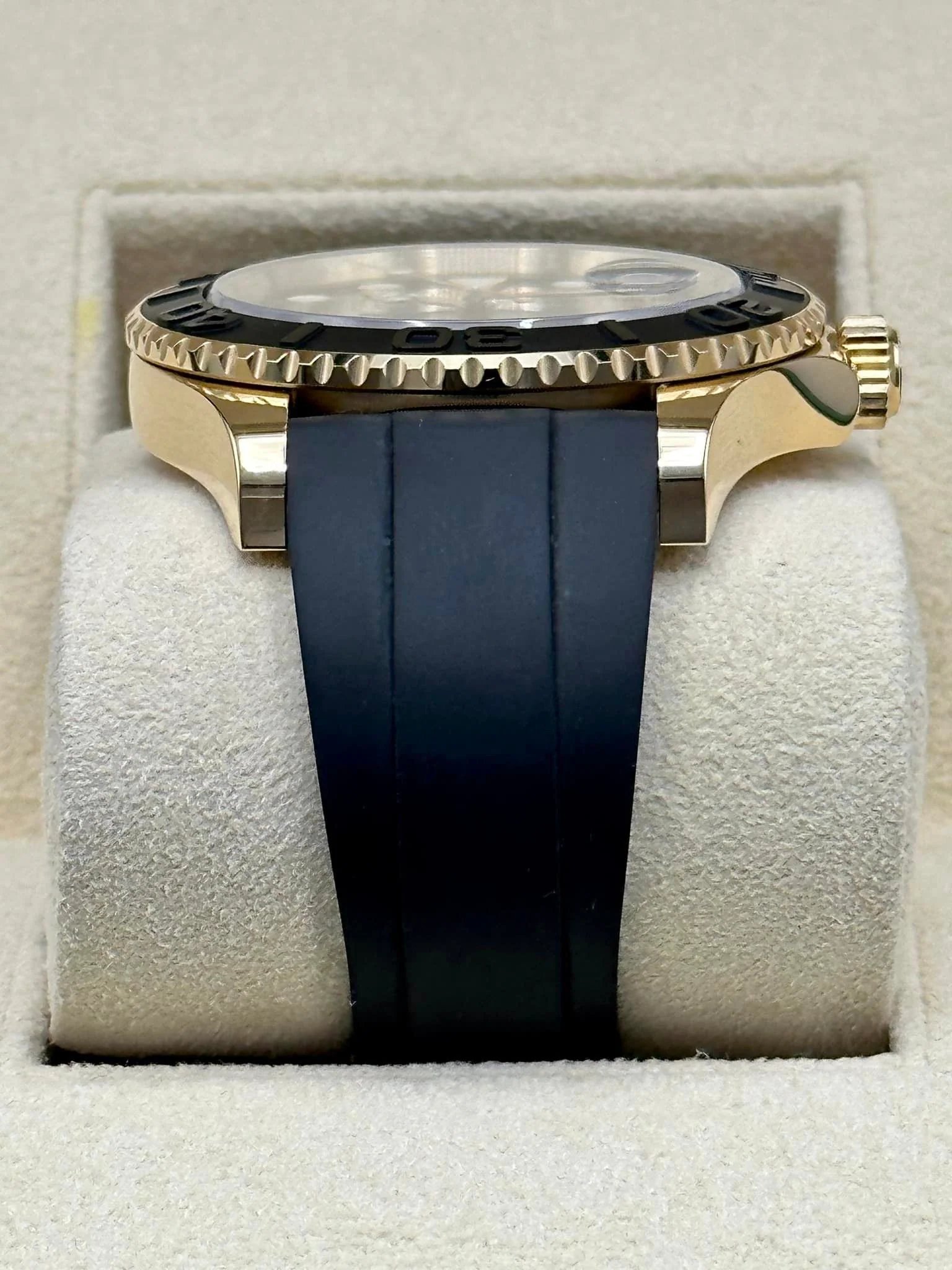 2023 Rolex Yacht-Master 42mm 226658 Gold Oysterflex Black Dial - Image 3