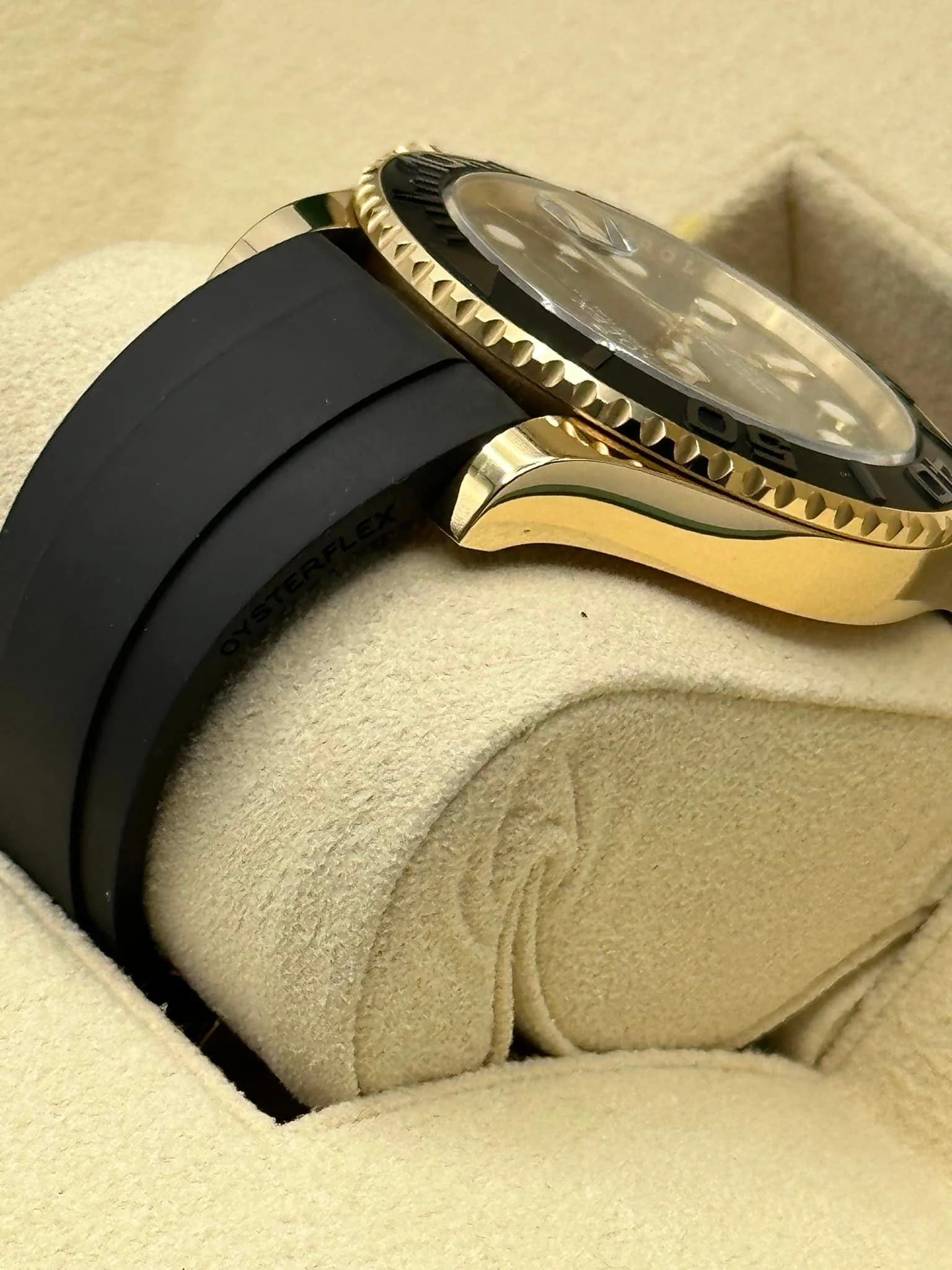 2023 Rolex Yacht-Master 42mm 226658 Gold Oysterflex Black Dial - Image 5