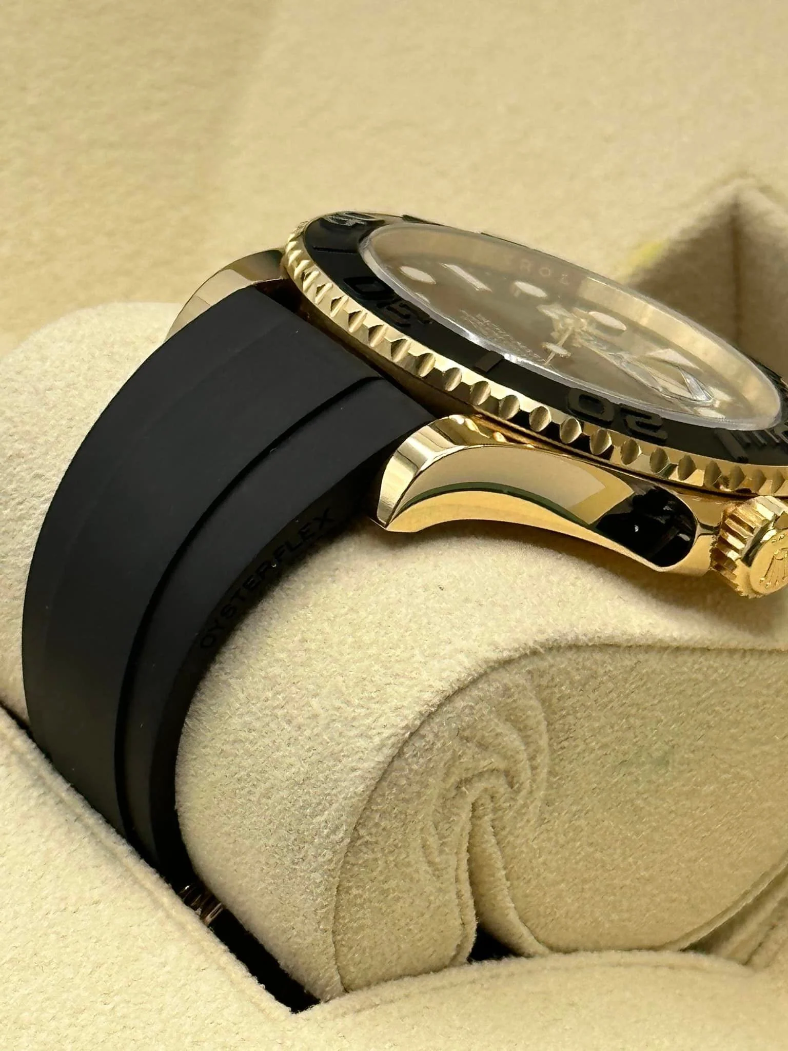 2023 Rolex Yacht-Master 42mm 226658 Gold Oysterflex Black Dial - Image 7