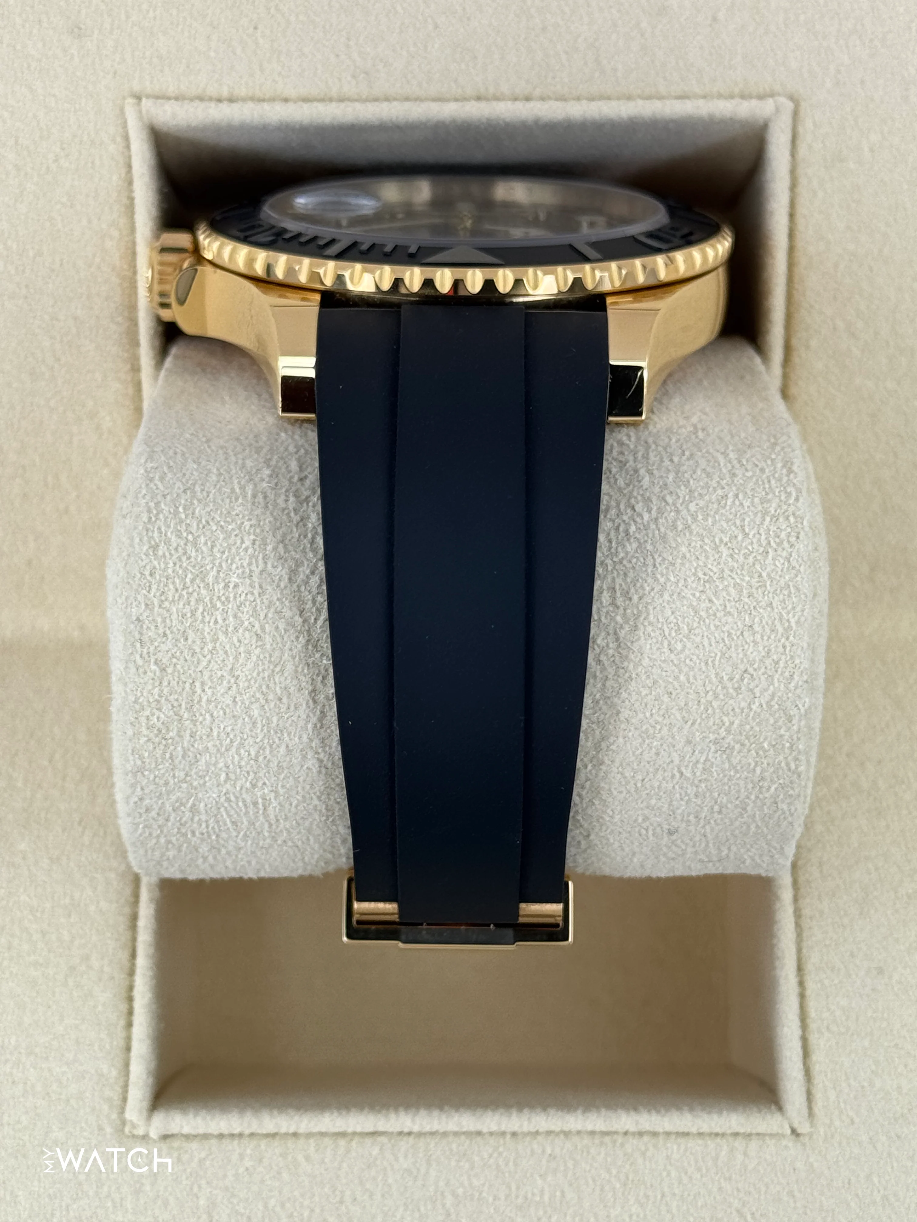 2023 Rolex Yacht-Master 42mm 226658 Gold Oysterflex Black Dial - Image 4