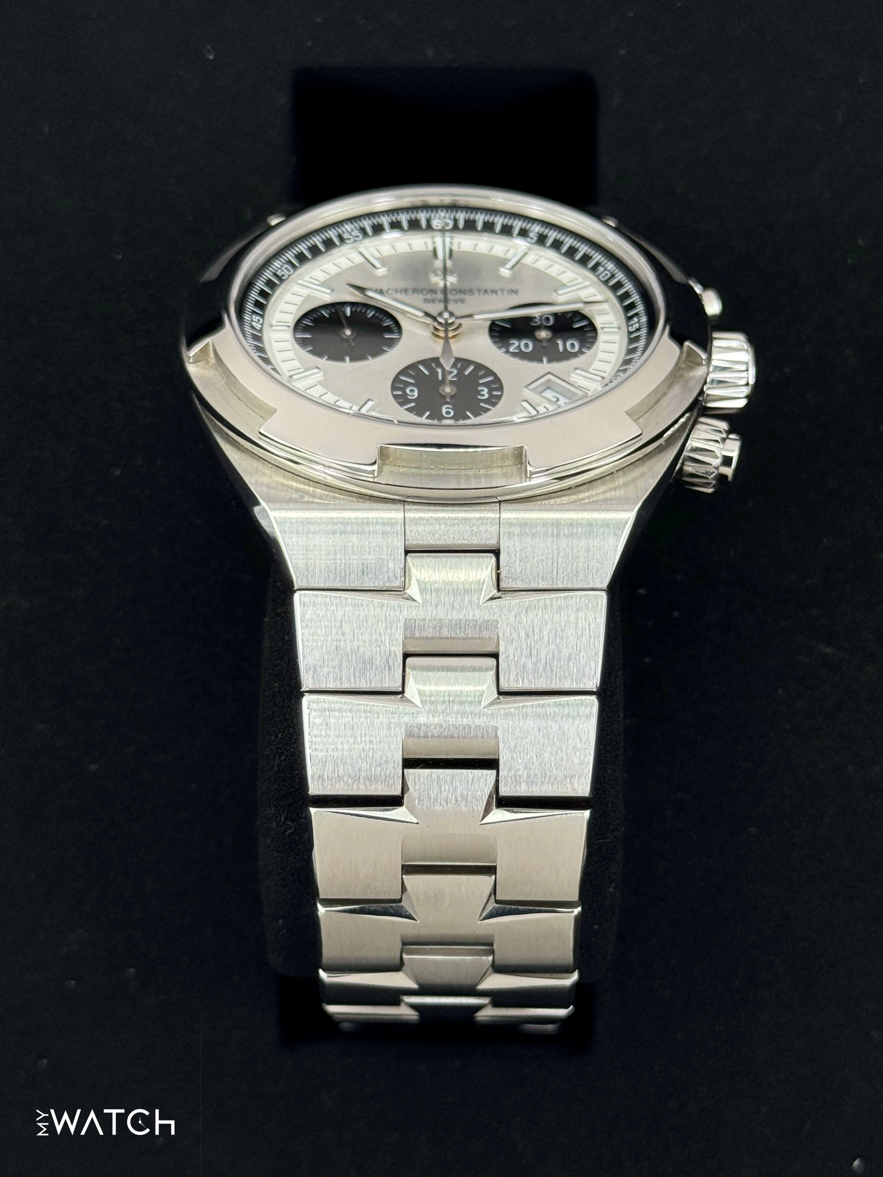 2023 Vacheron Constantin Overseas 42.5mm 5500V Stainless Panda Dial - Image 3