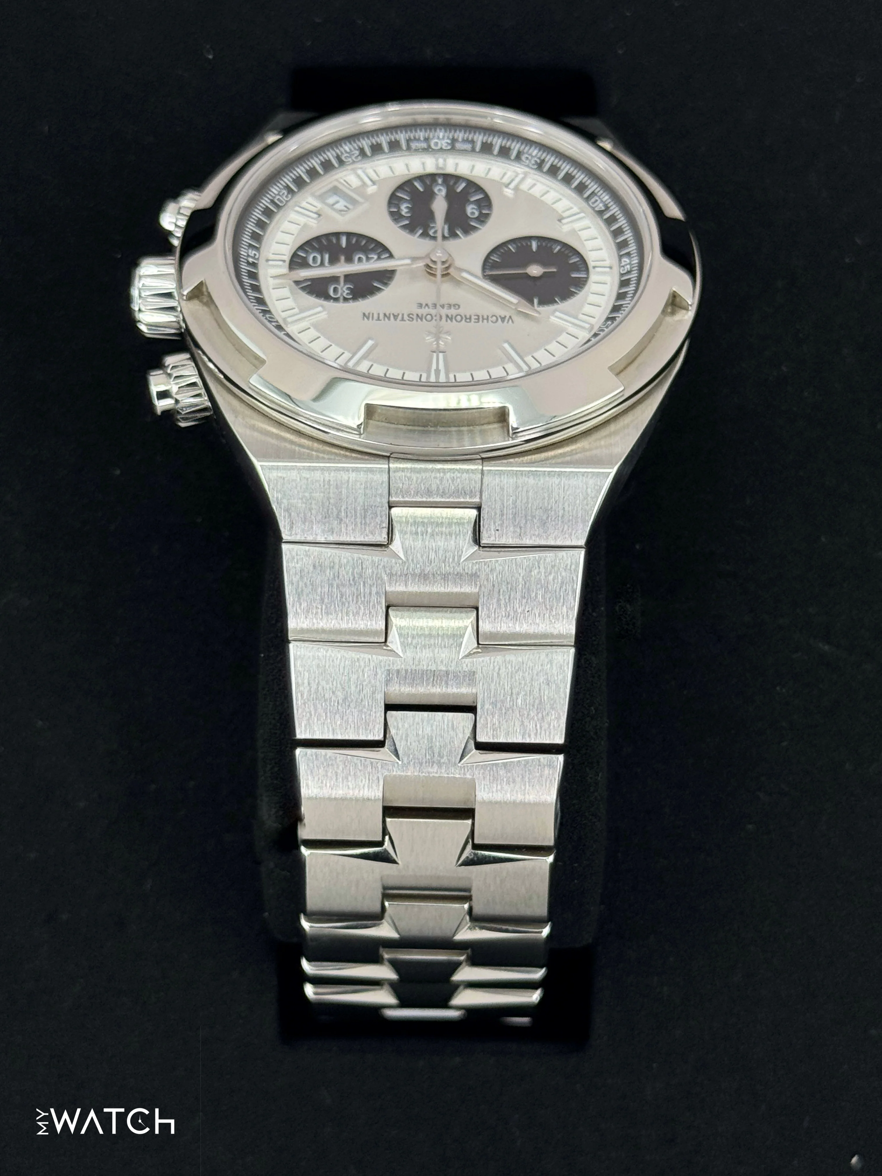 2023 Vacheron Constantin Overseas 42.5mm 5500V Stainless Panda Dial - Image 4