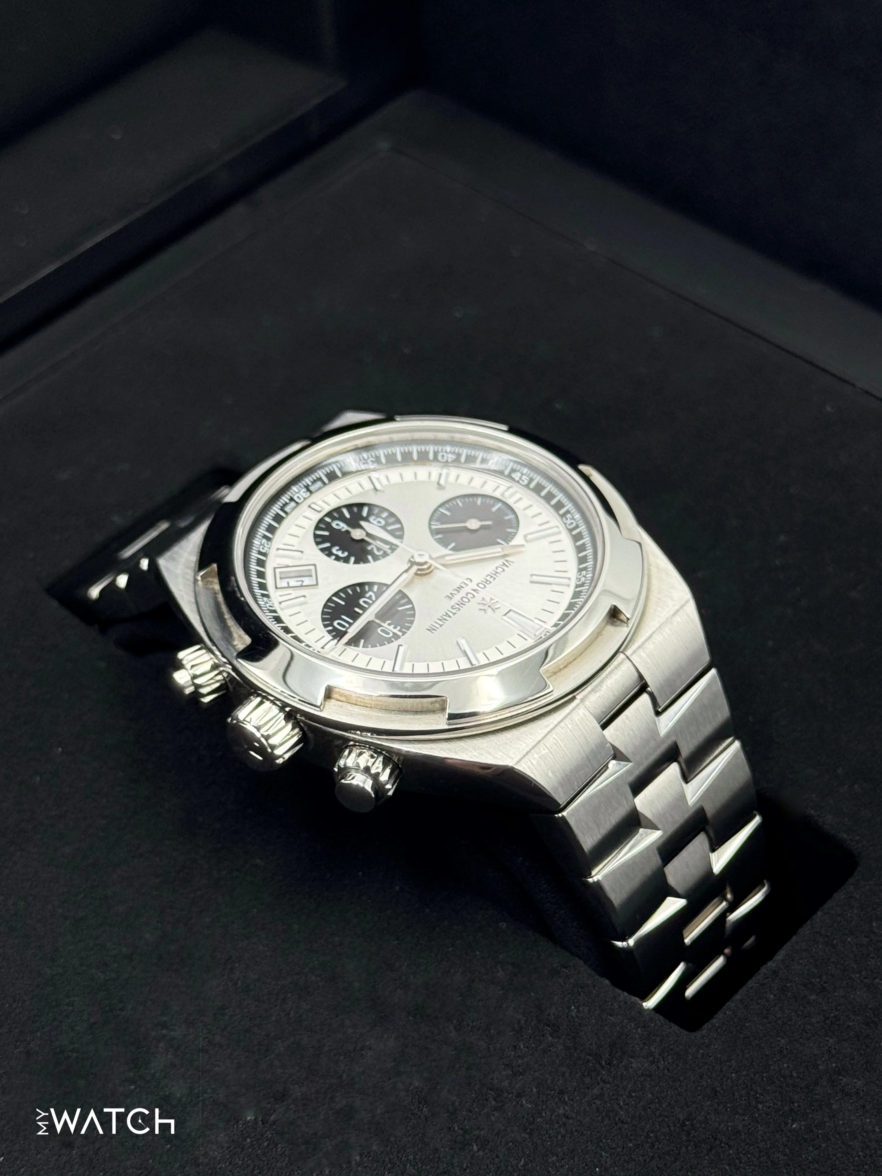 2023 Vacheron Constantin Overseas 42.5mm 5500V Stainless Panda Dial - Image 6