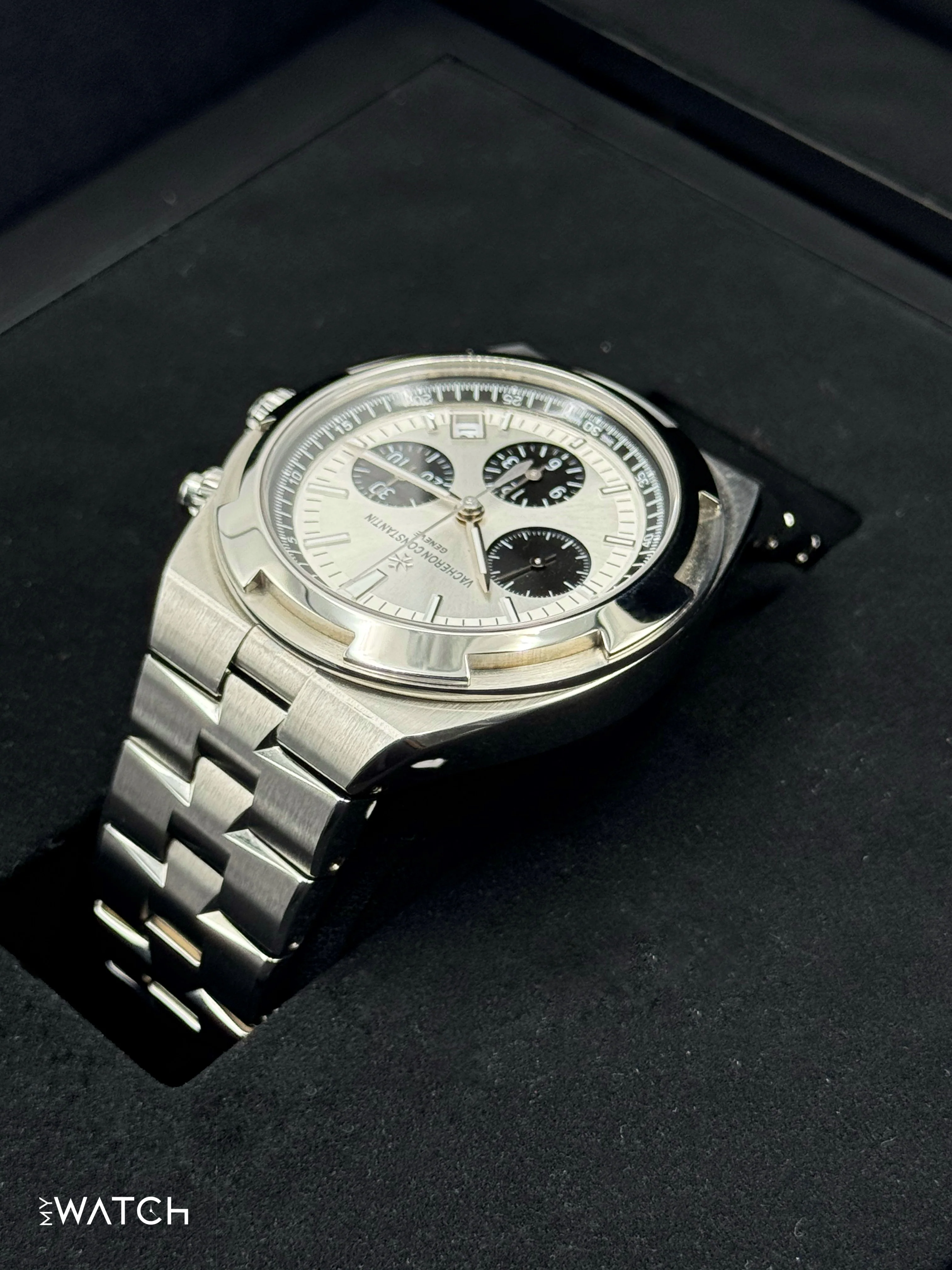 2023 Vacheron Constantin Overseas 42.5mm 5500V Stainless Panda Dial - Image 7