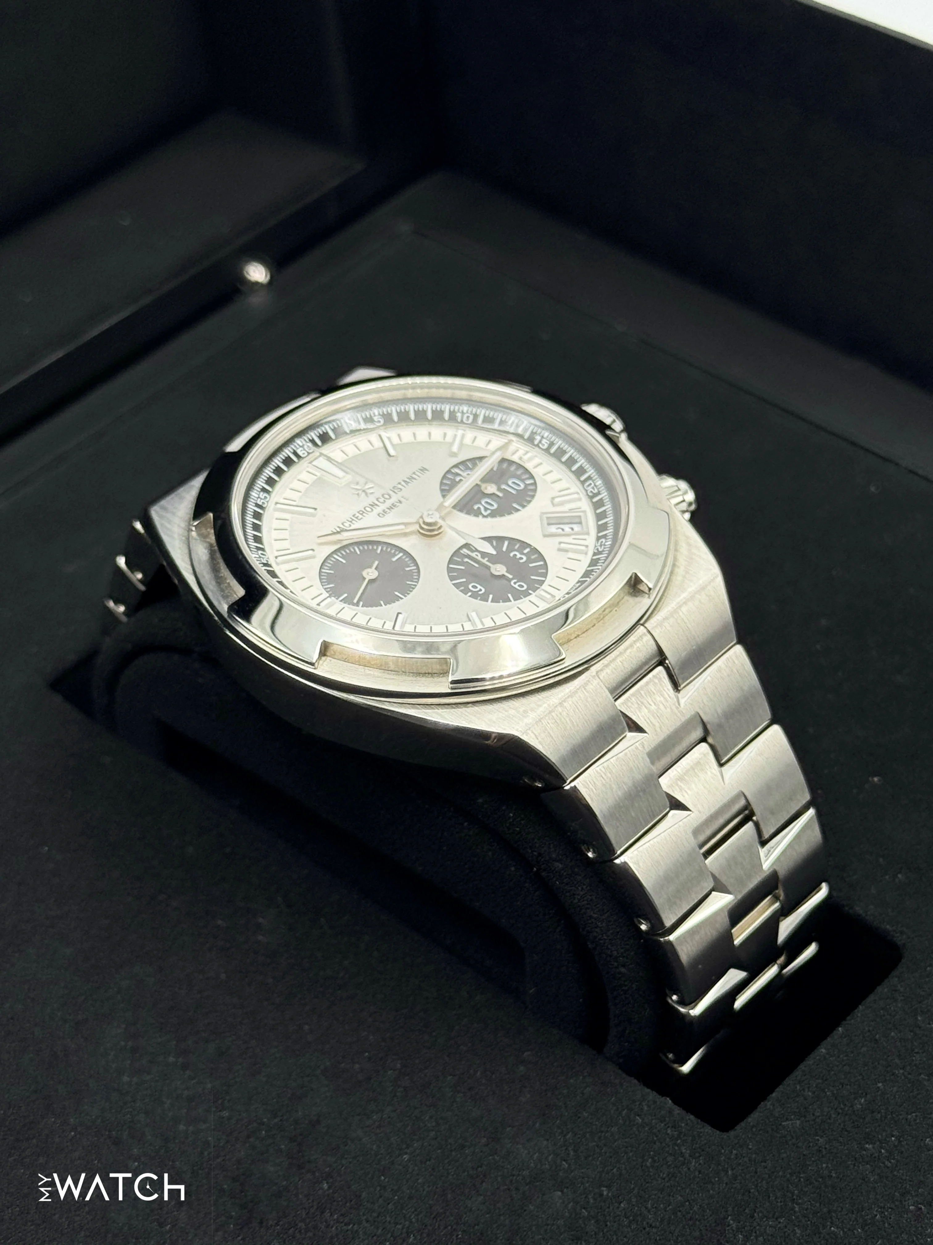 2023 Vacheron Constantin Overseas 42.5mm 5500V Stainless Panda Dial - Image 8
