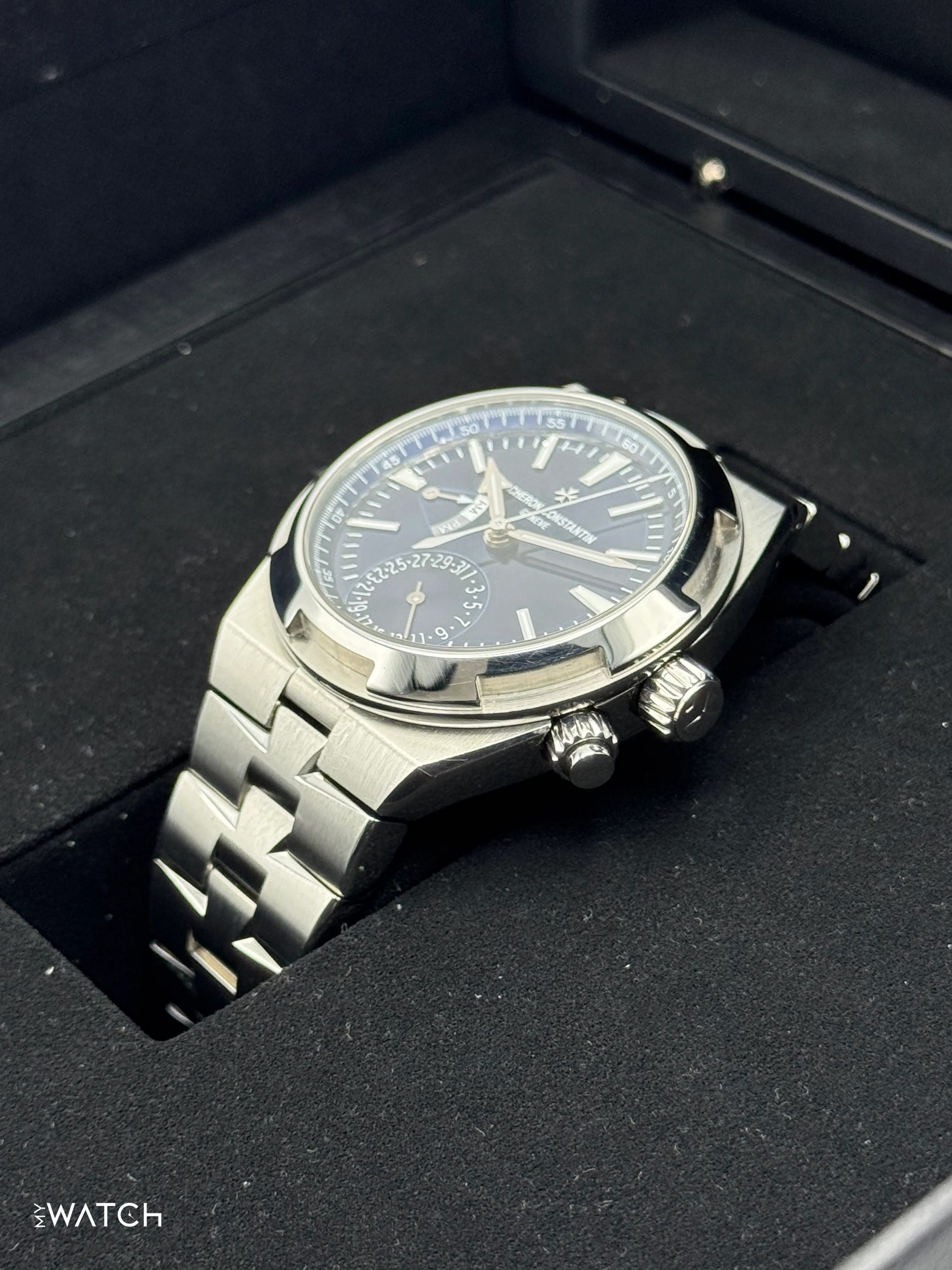 2023 Vacheron Constantin Overseas Dual Time 41mm 7900V Blue Dial - Image 5
