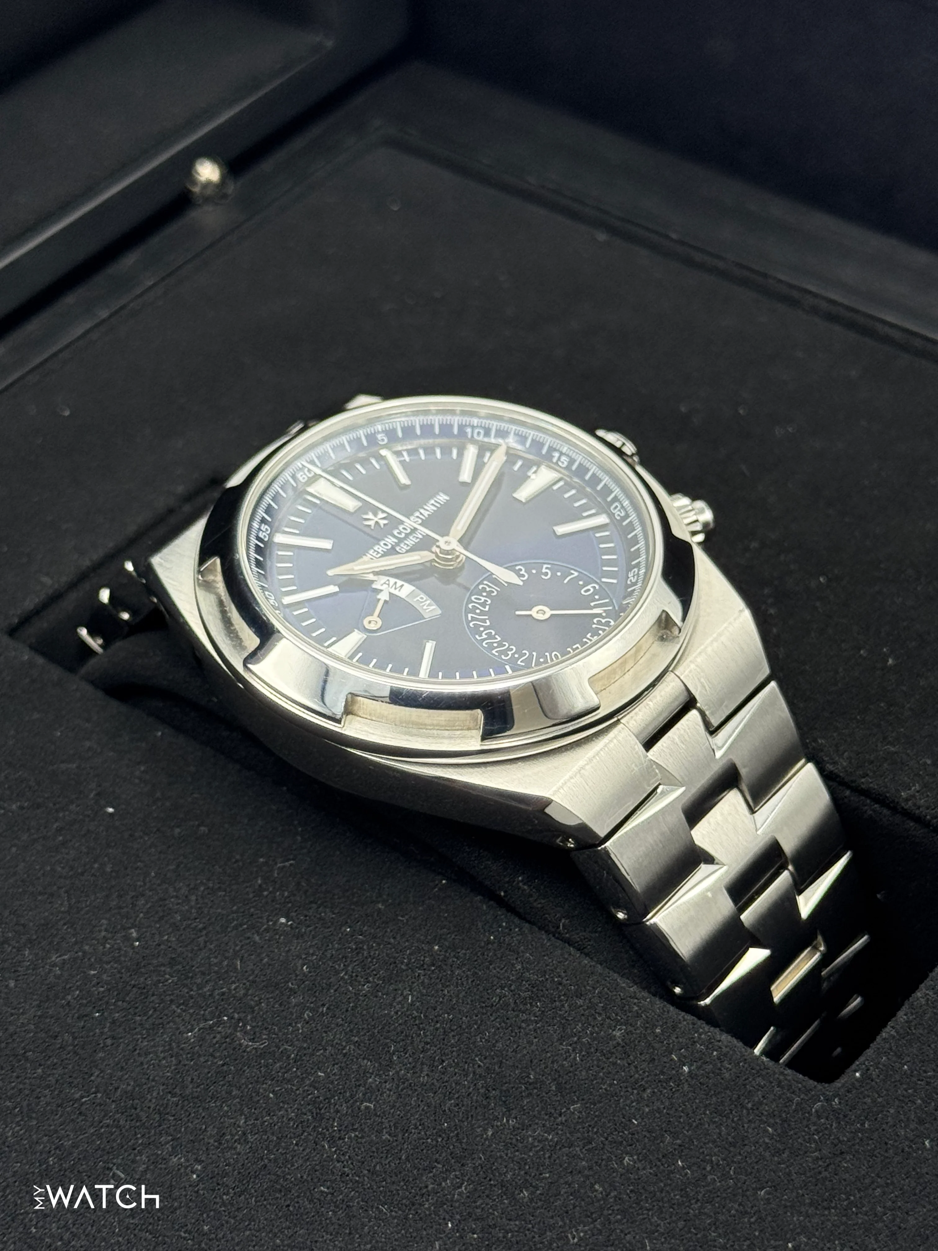 2023 Vacheron Constantin Overseas Dual Time 41mm 7900V Blue Dial - Image 6
