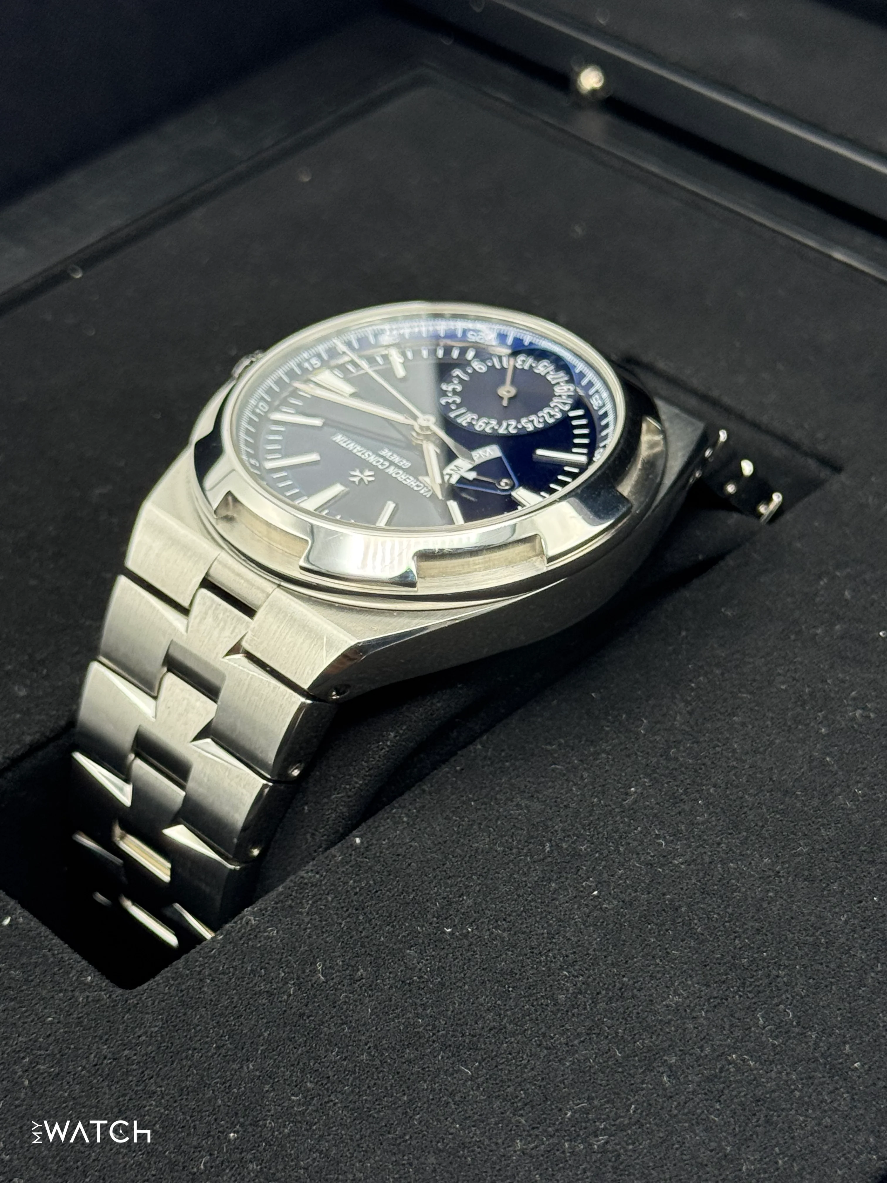 2023 Vacheron Constantin Overseas Dual Time 41mm 7900V Blue Dial - Image 7