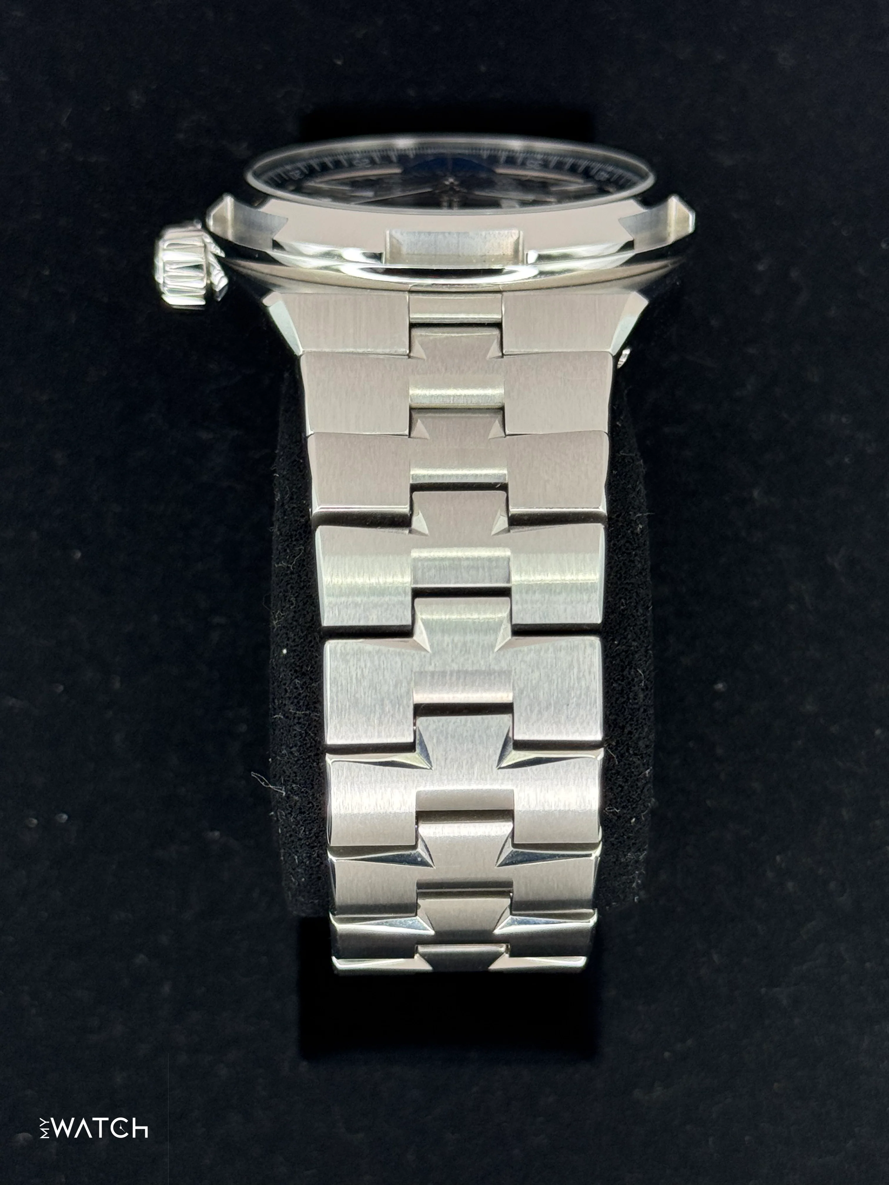 2023 Vacheron Constantin Overseas Dual Time 41mm 7900V Blue Dial - Image 4