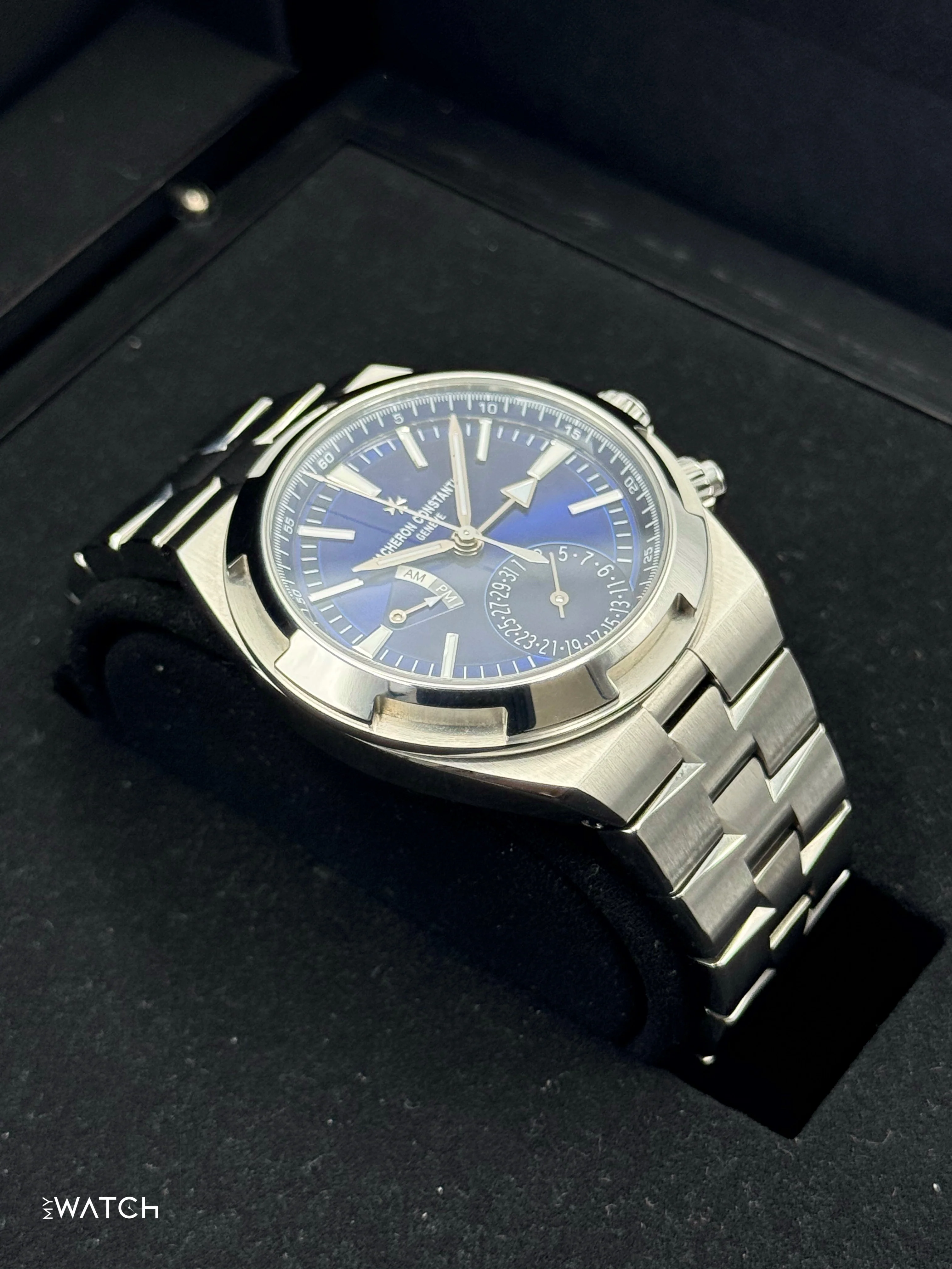 2023 Vacheron Constantin Overseas Dual Time 41mm 7900V Blue Dial - Image 6