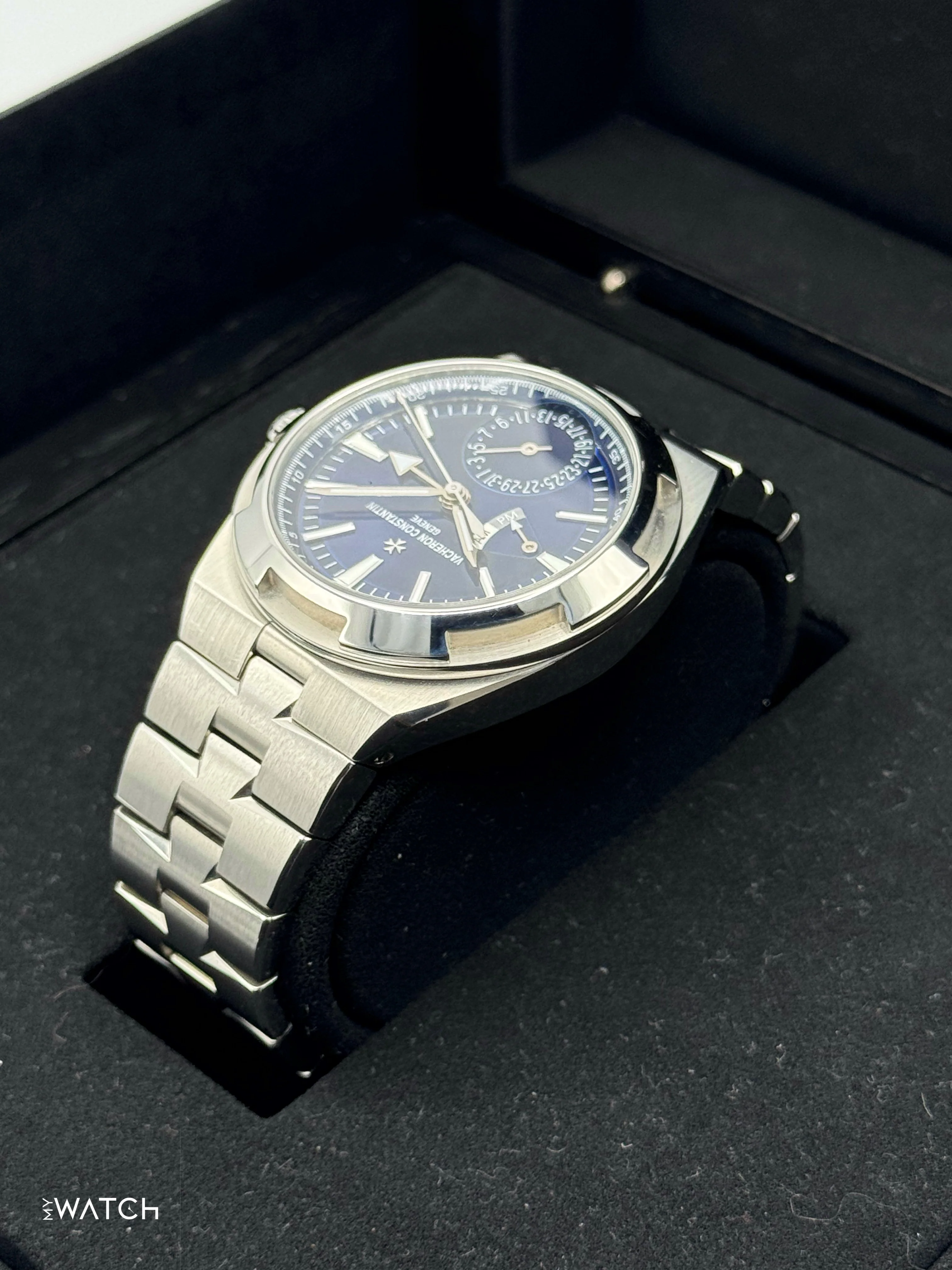 2023 Vacheron Constantin Overseas Dual Time 41mm 7900V Blue Dial - Image 7
