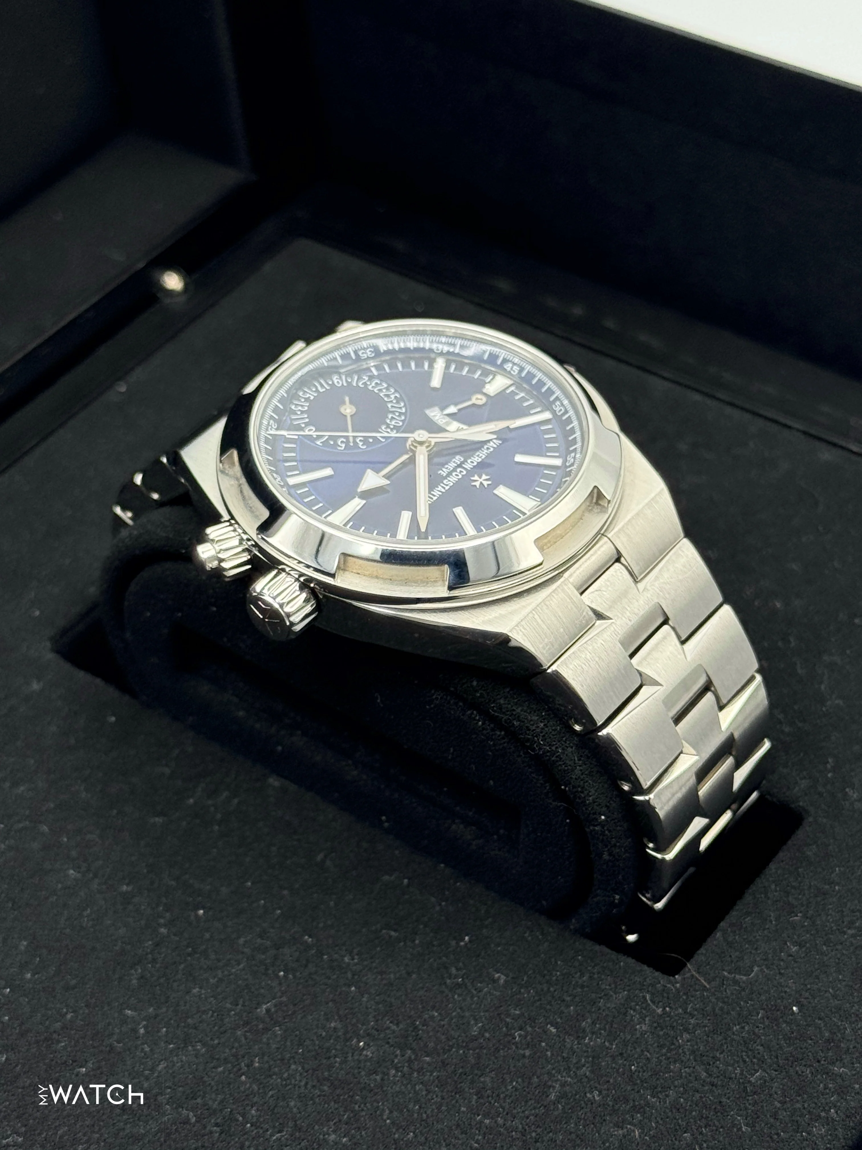 2023 Vacheron Constantin Overseas Dual Time 41mm 7900V Blue Dial - Image 8